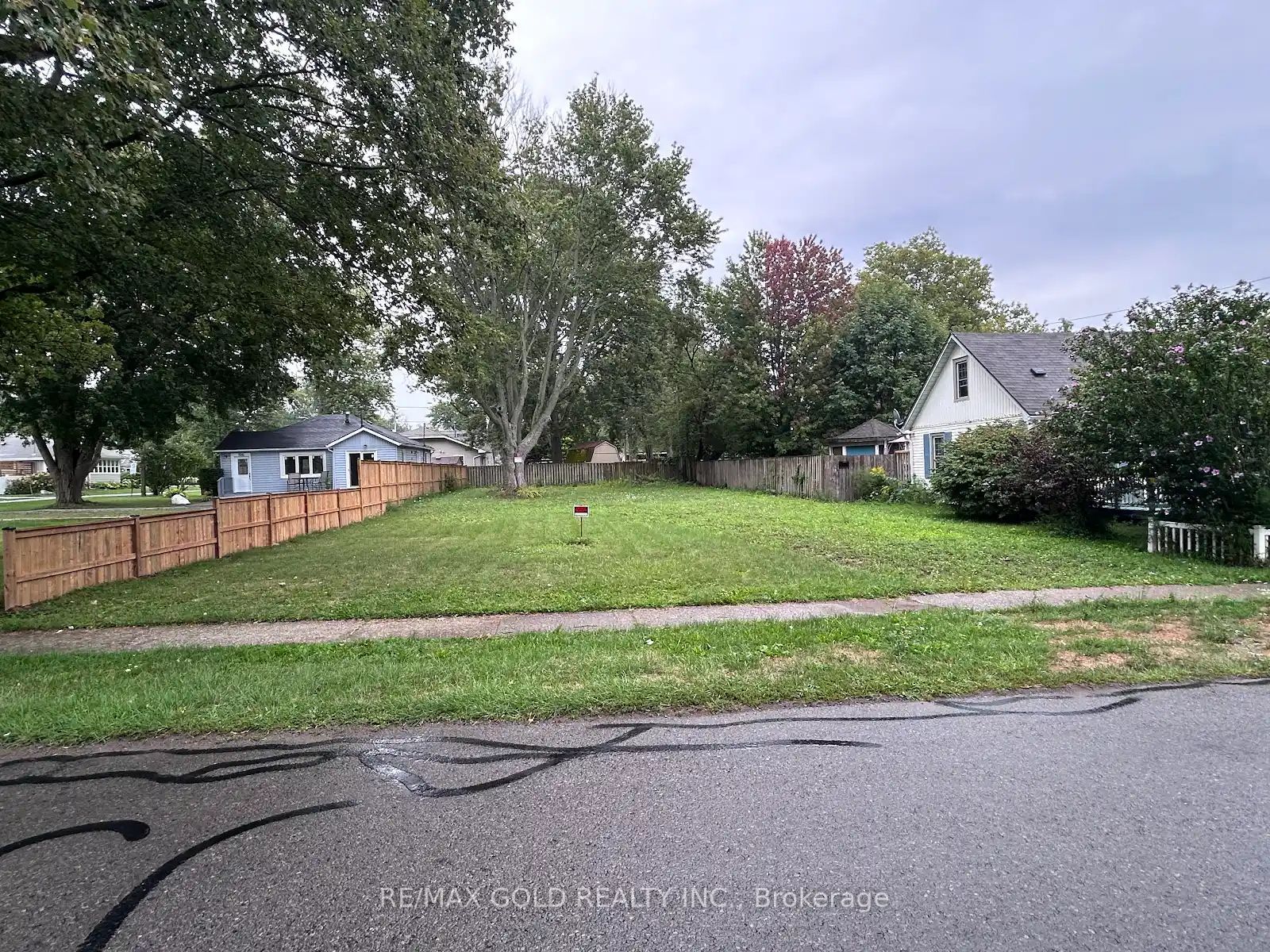 V/l Elmwood Avenue Property Photo 4