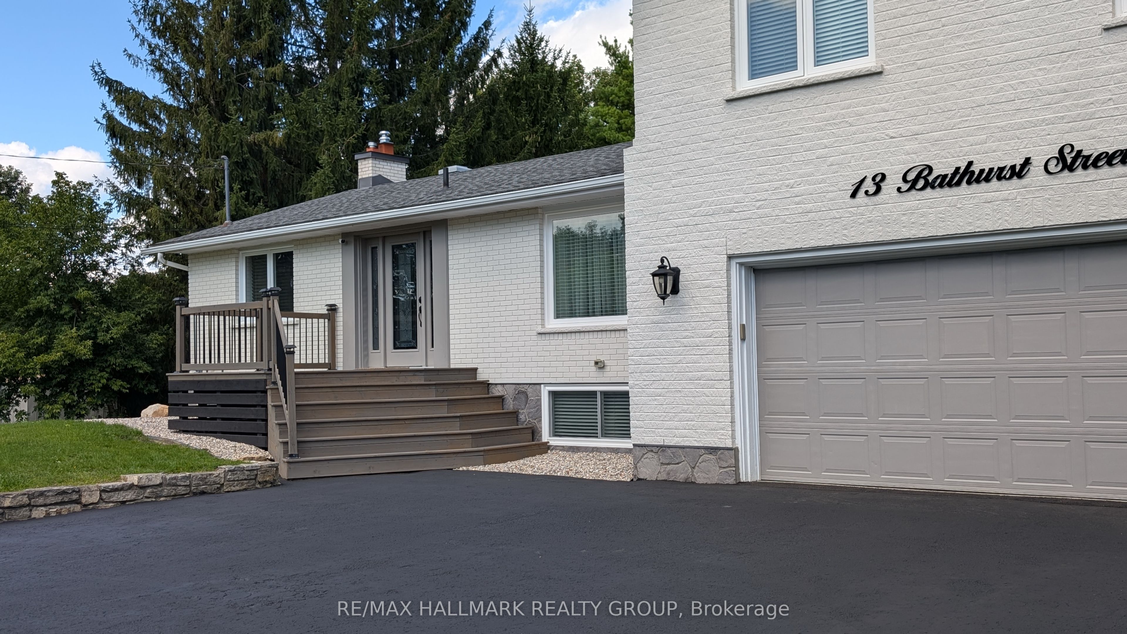 13 Bathurst Street Property Photo 2