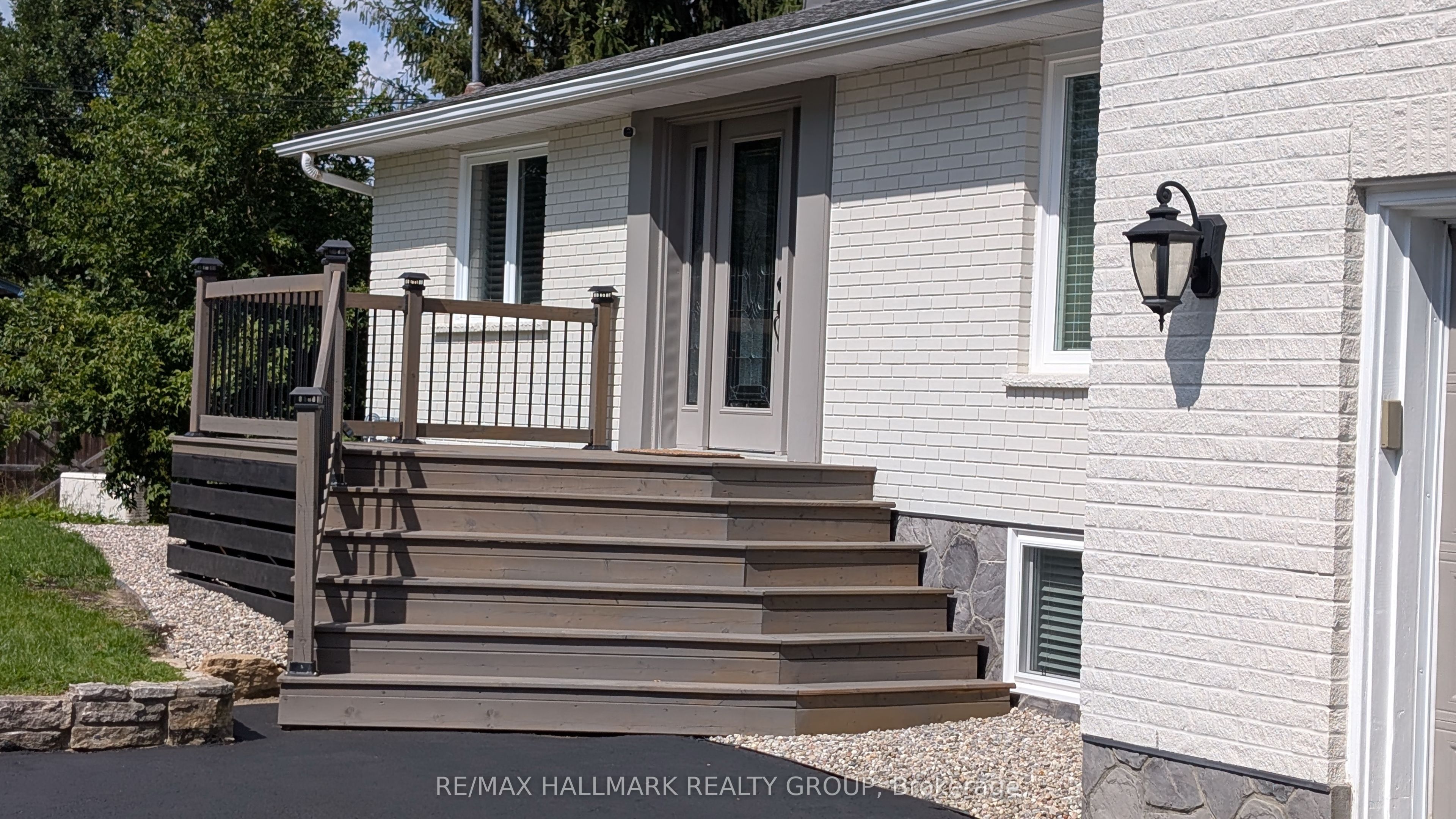 13 Bathurst Street Property Photo 3