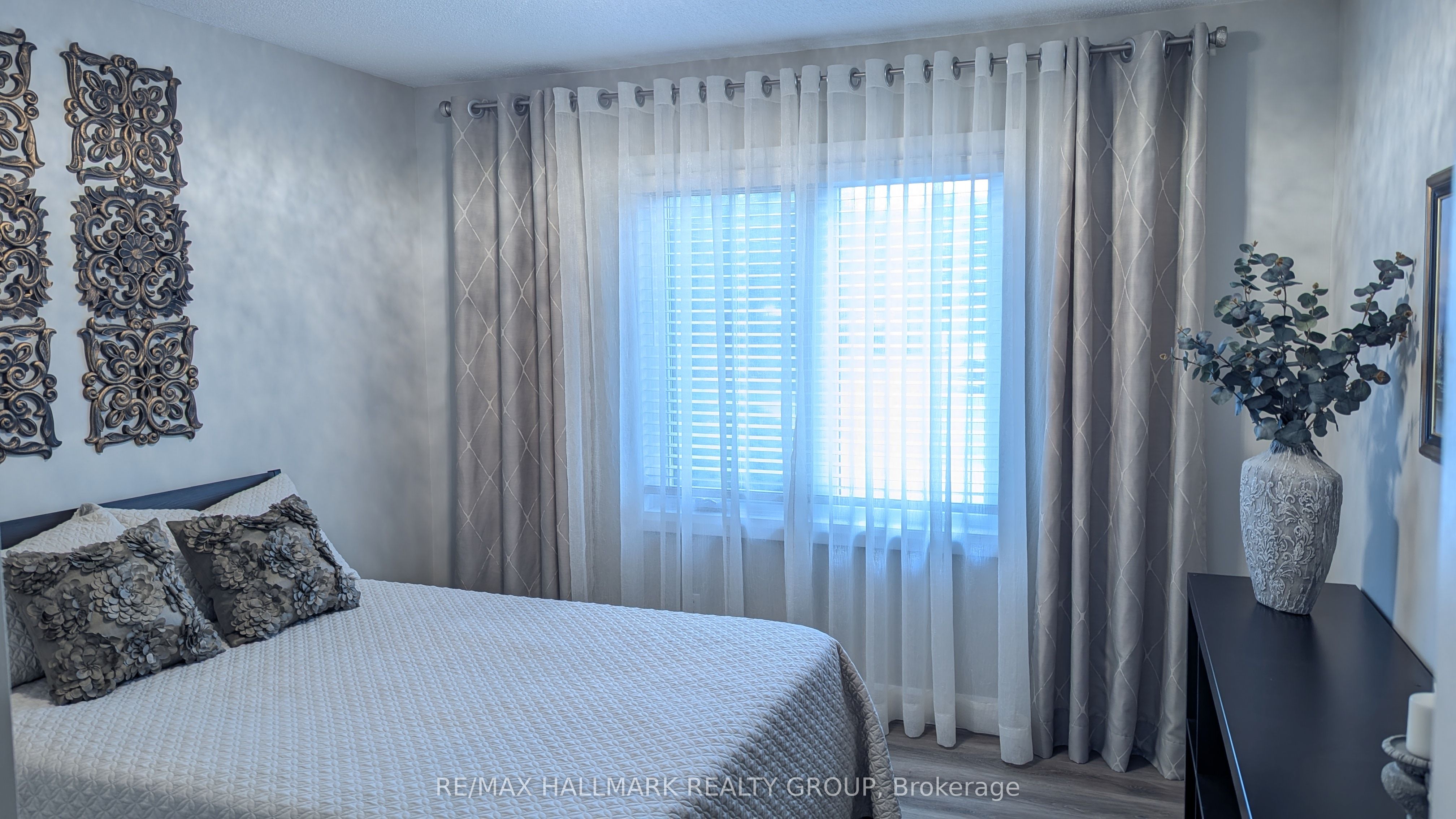 13 Bathurst Street Property Photo 21