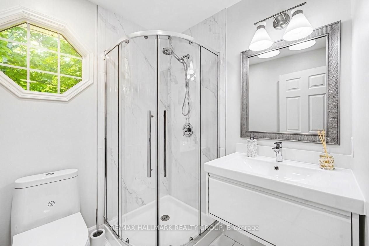 13 Bathurst Street Property Photo 23