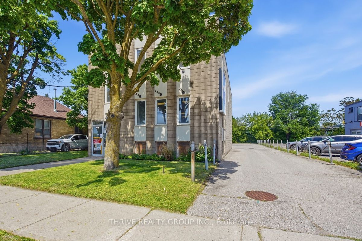 426 Third Street Upper Property Photo 4