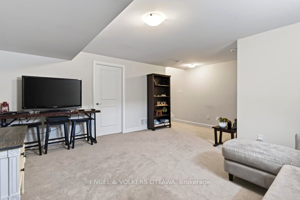 413 Premiere Lane Property Photo 30