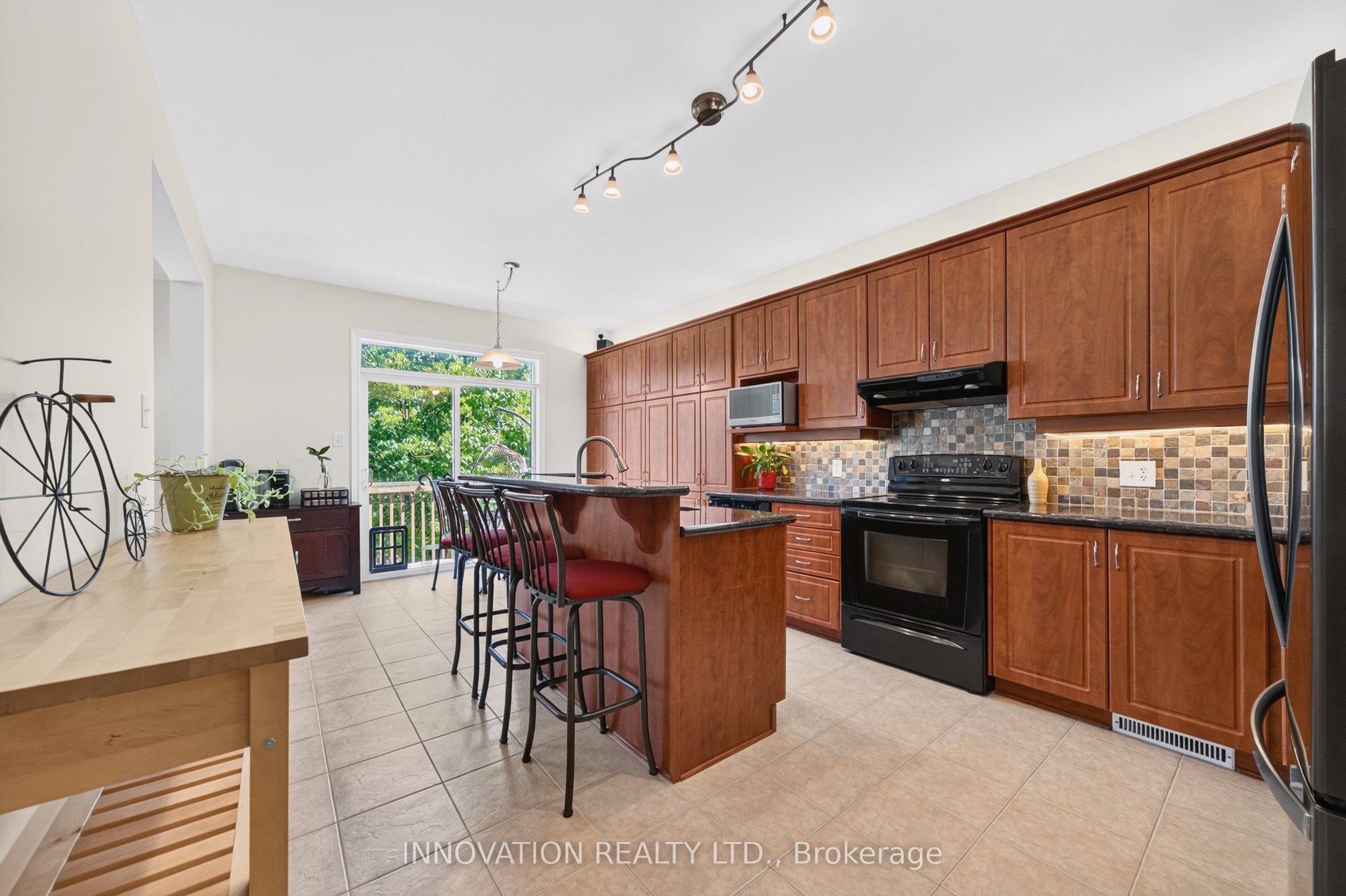 545 Rosehill Avenue Property Photo 9