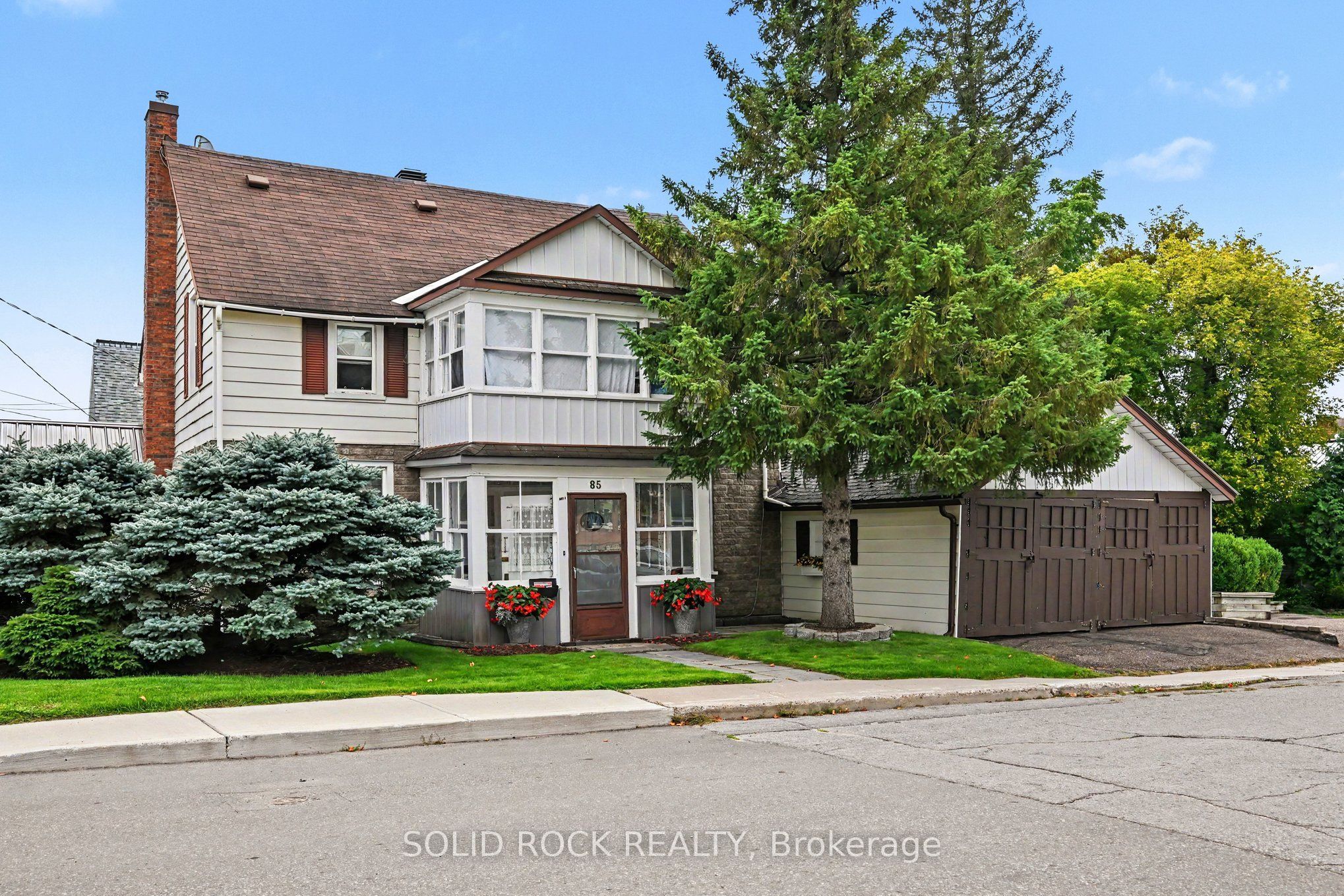 85 Renfrew Avenue W Property Photo 1