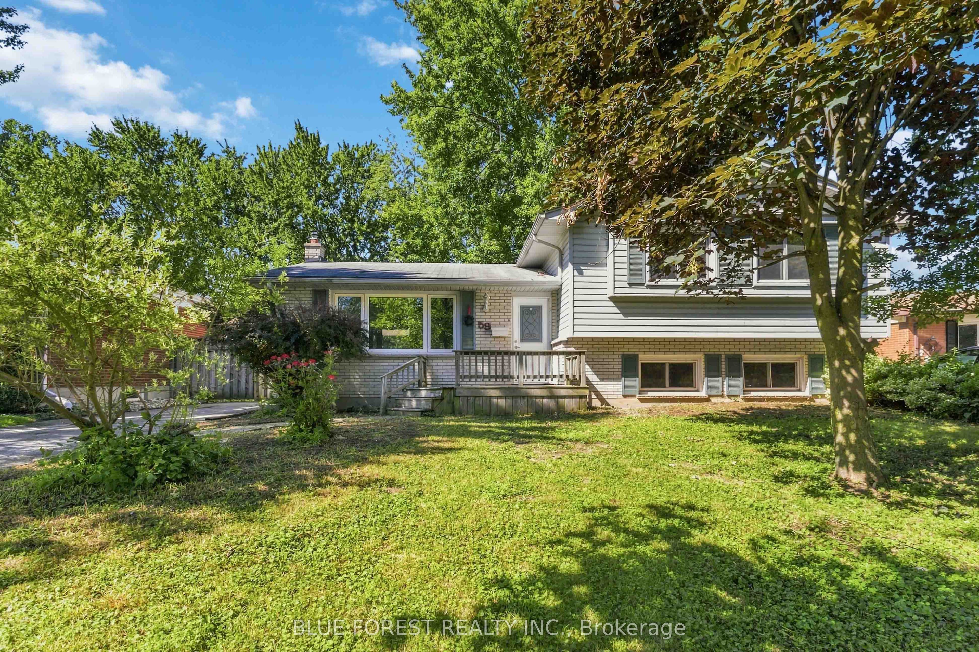 59 Scotchpine Crescent