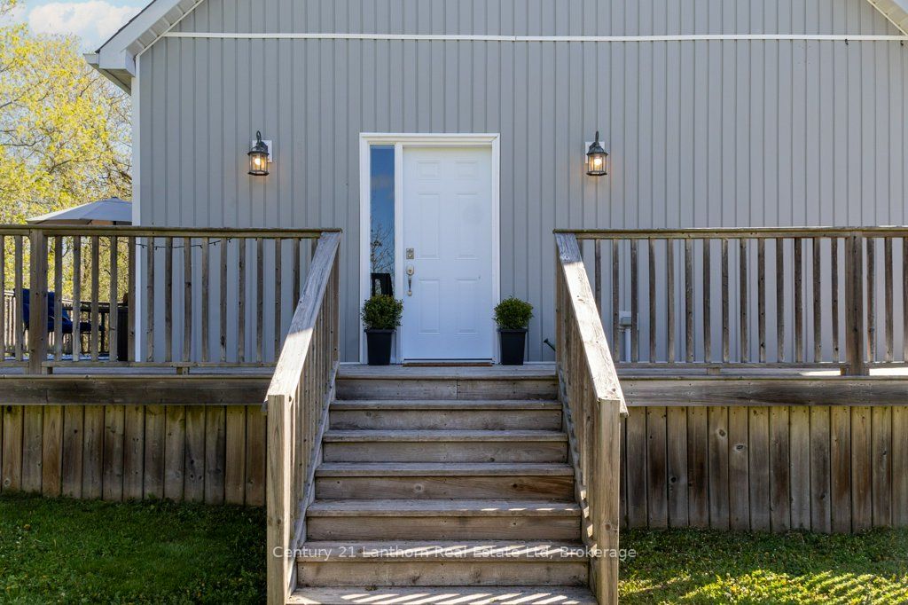 986 Black Road Property Photo 3