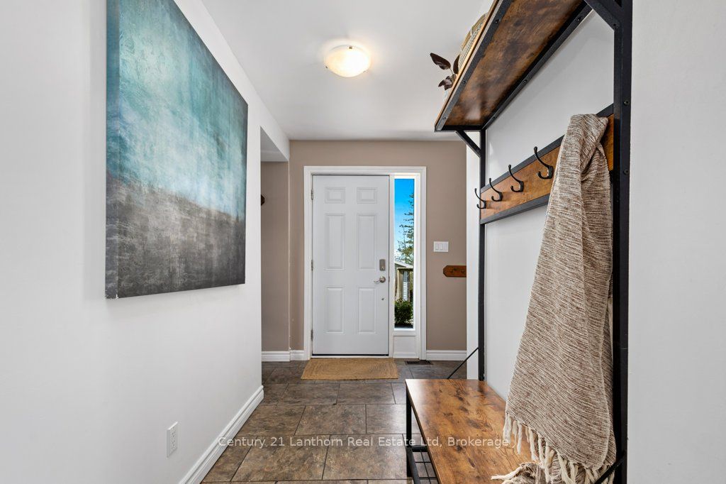 986 Black Road Property Photo 4