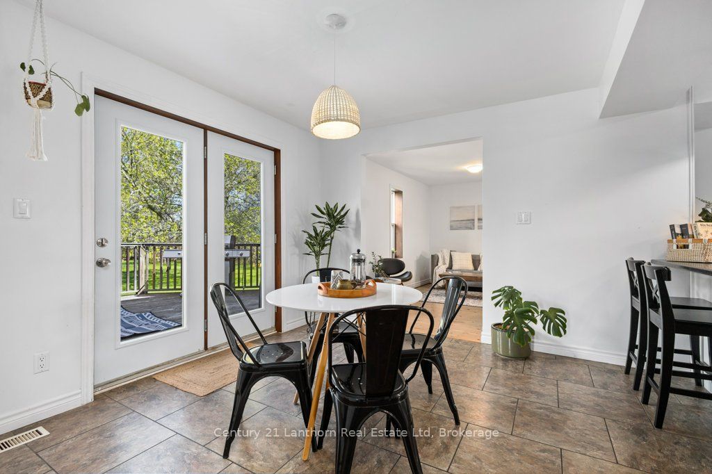 986 Black Road Property Photo 6