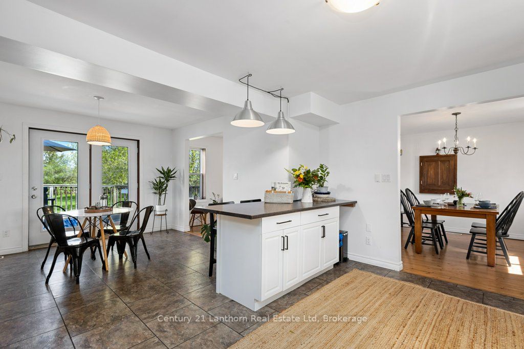 986 Black Road Property Photo 8
