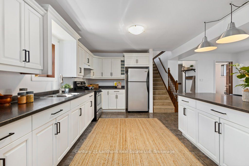 986 Black Road Property Photo 11