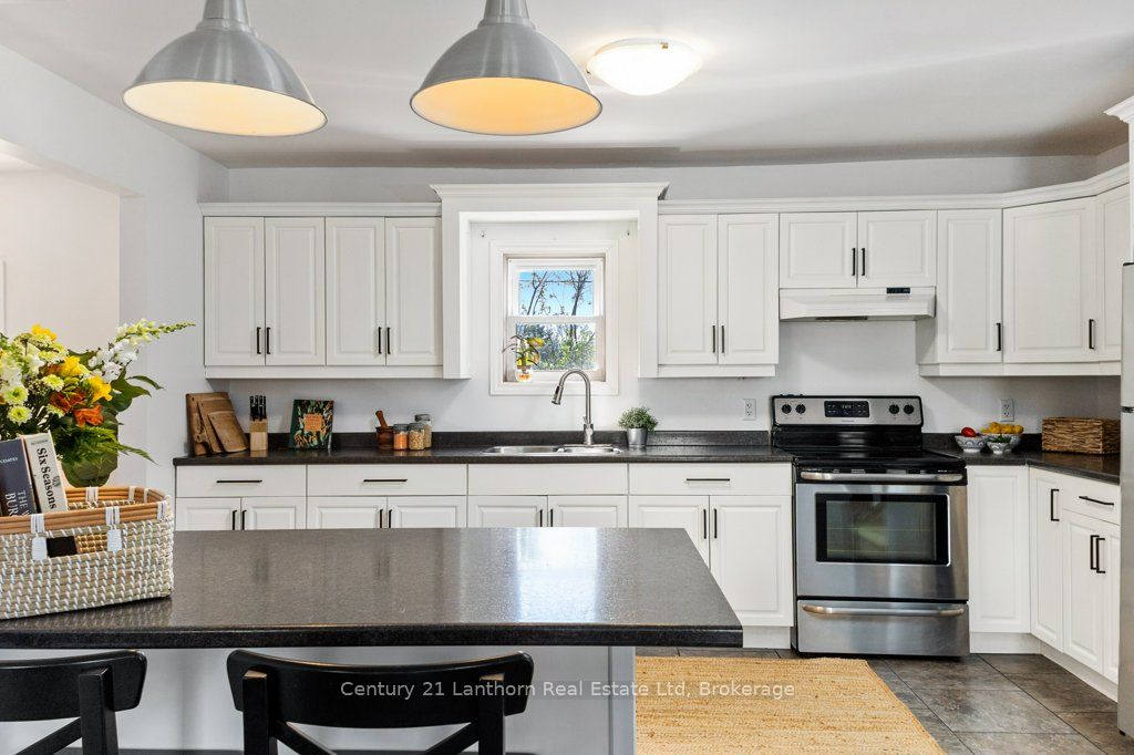 986 Black Road Property Photo 12