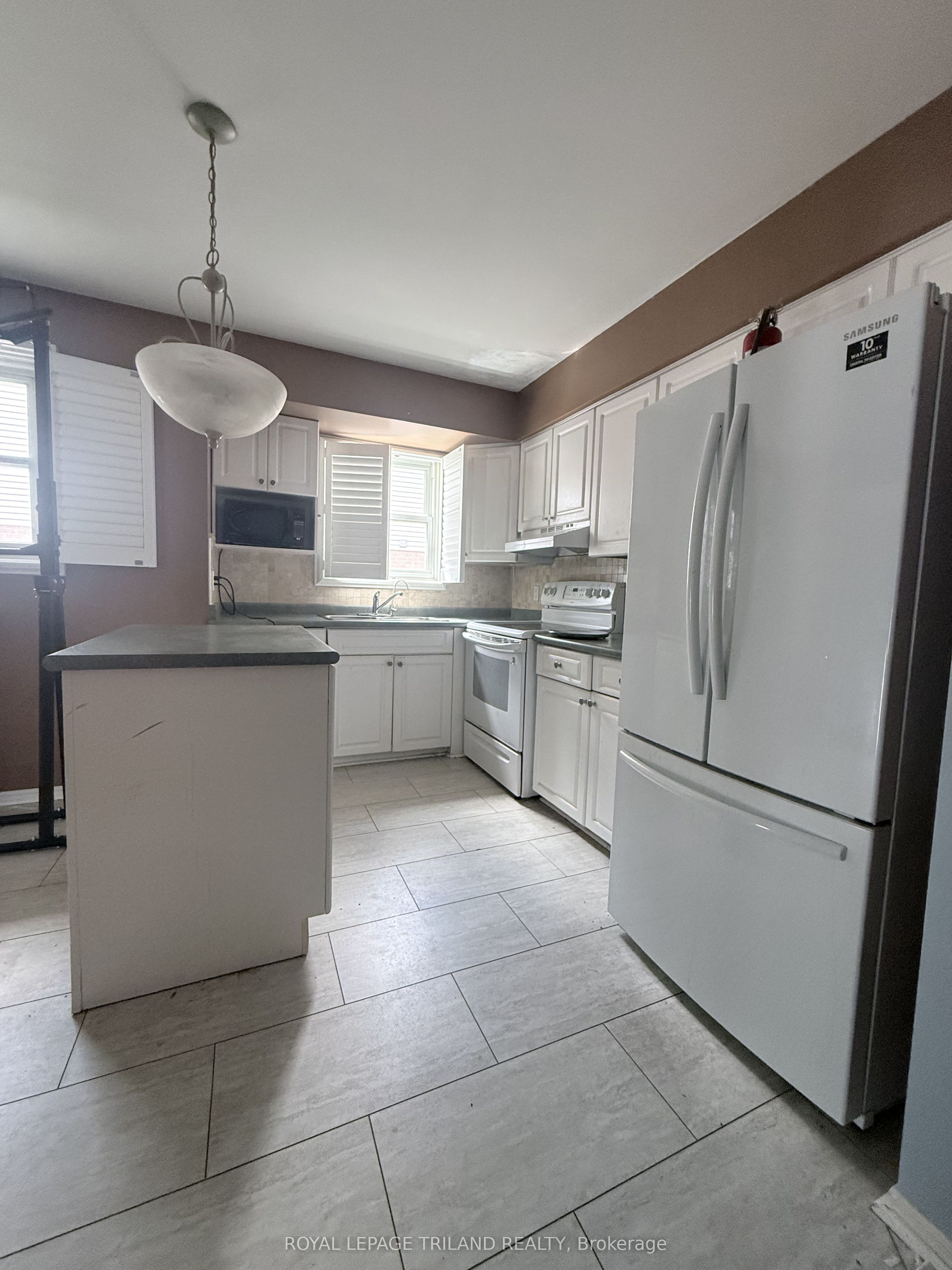 85 Bonaventure Drive Property Photo 3