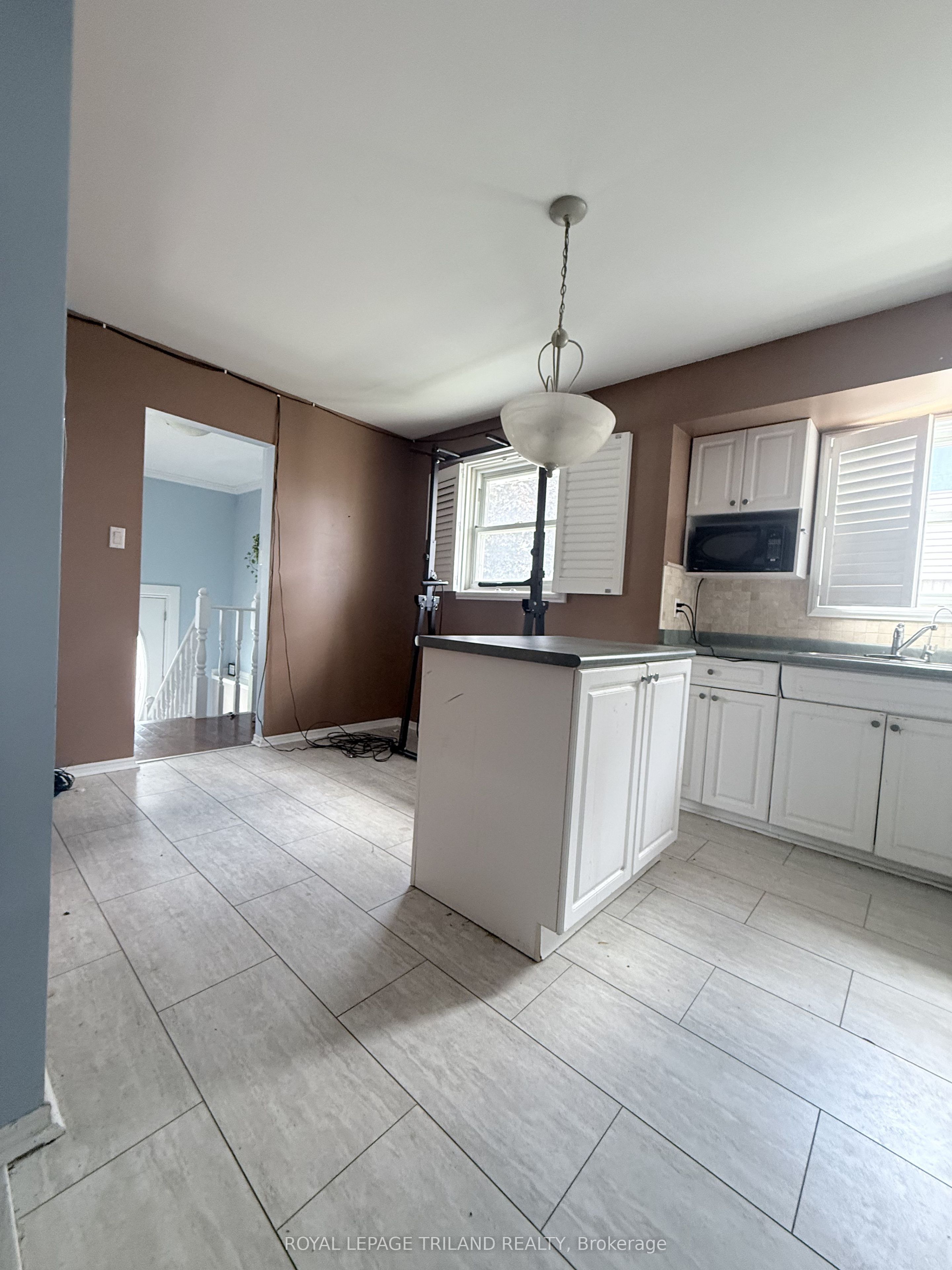 85 Bonaventure Drive Property Photo 4