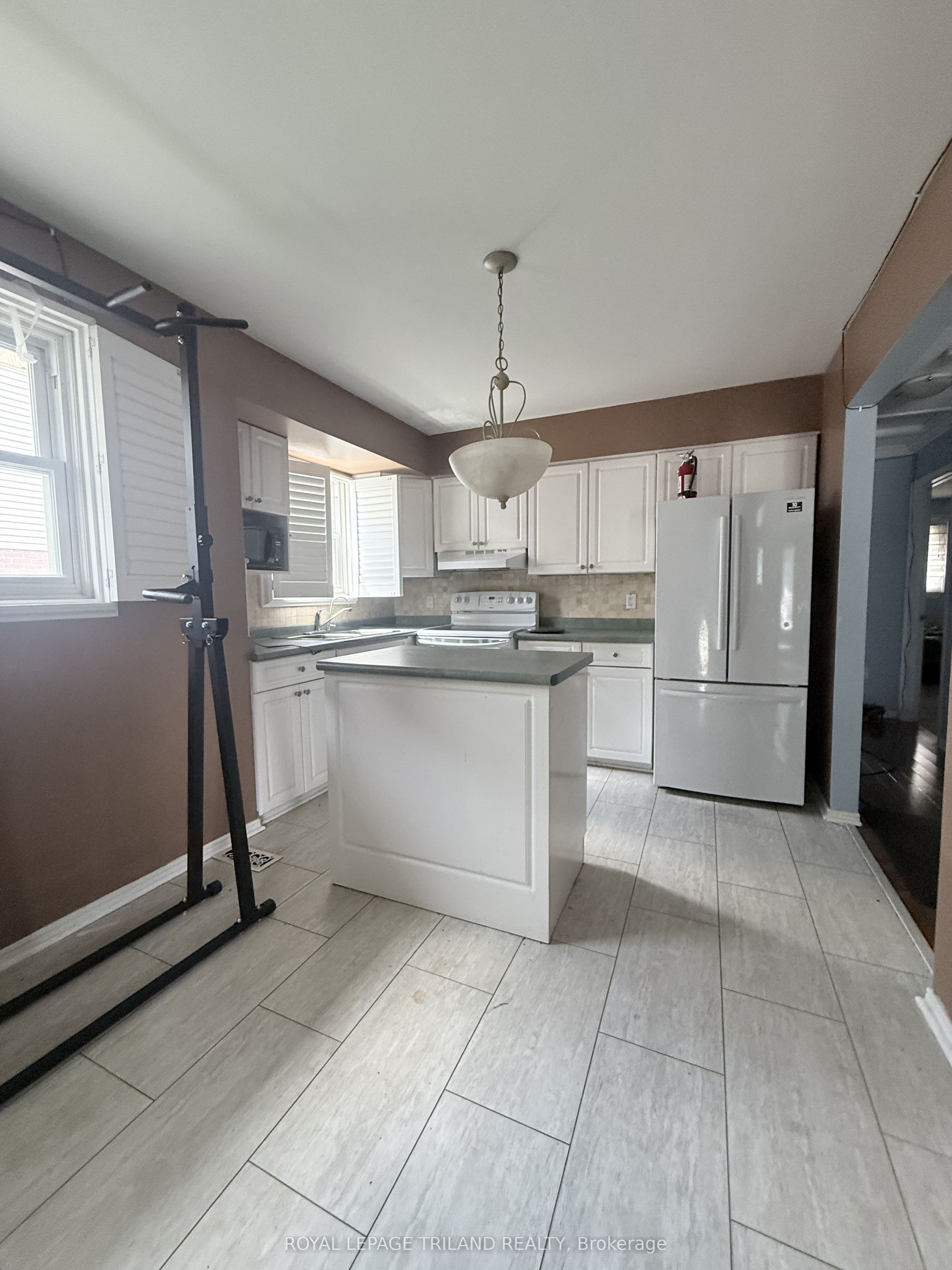 85 Bonaventure Drive Property Photo 5