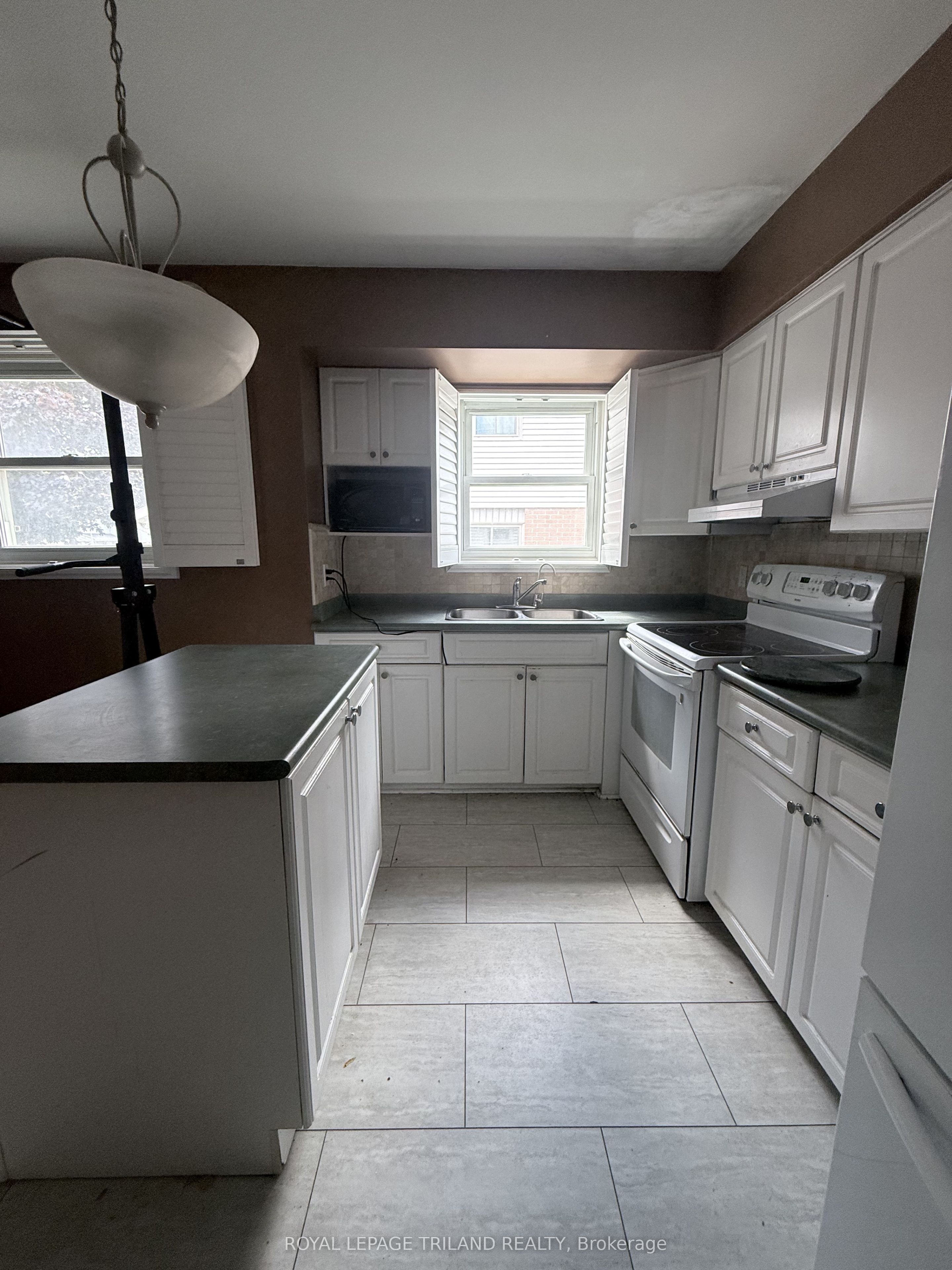 85 Bonaventure Drive Property Photo 6