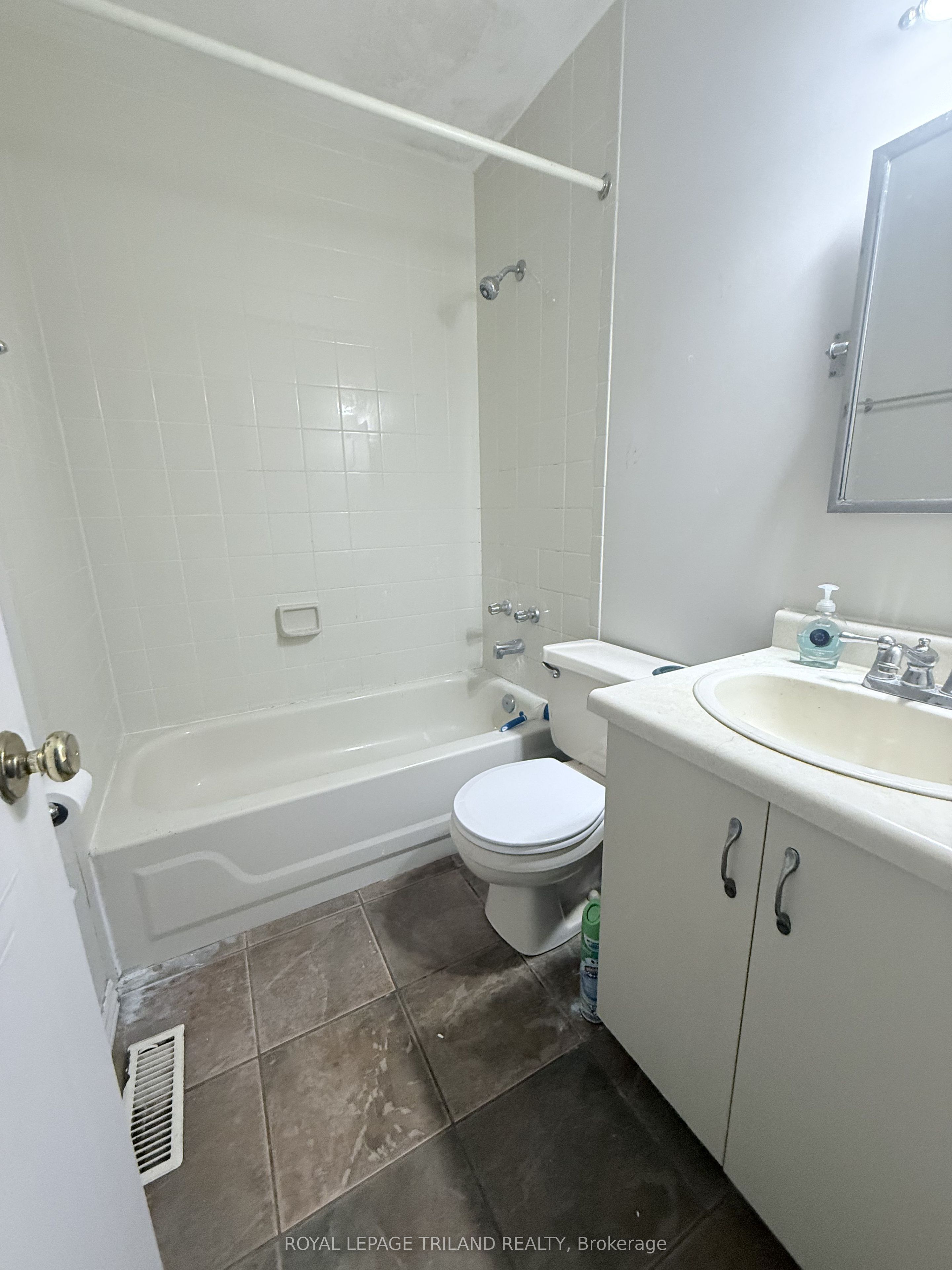 85 Bonaventure Drive Property Photo 7