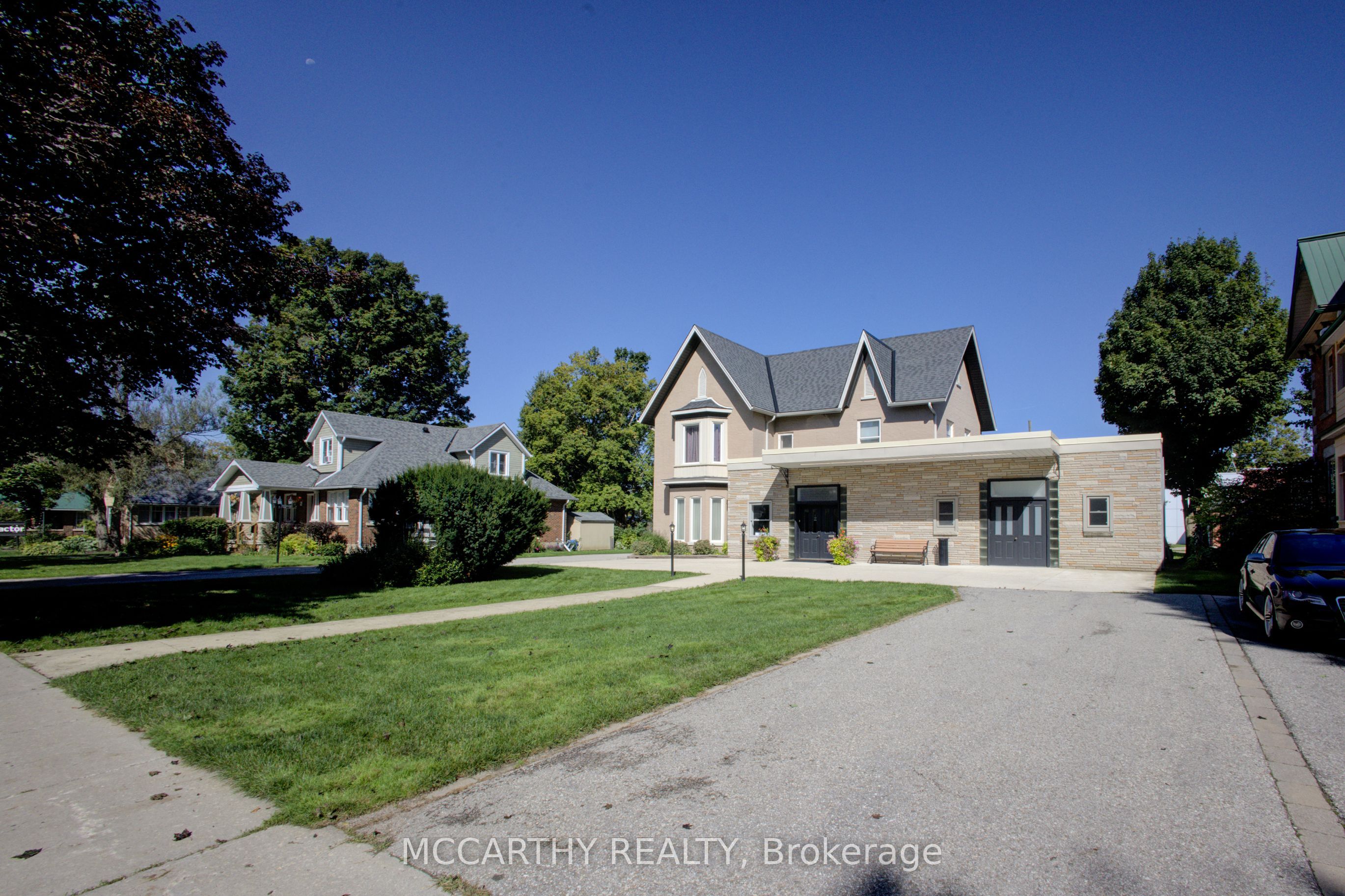 318 Main Street E Property Photo 37