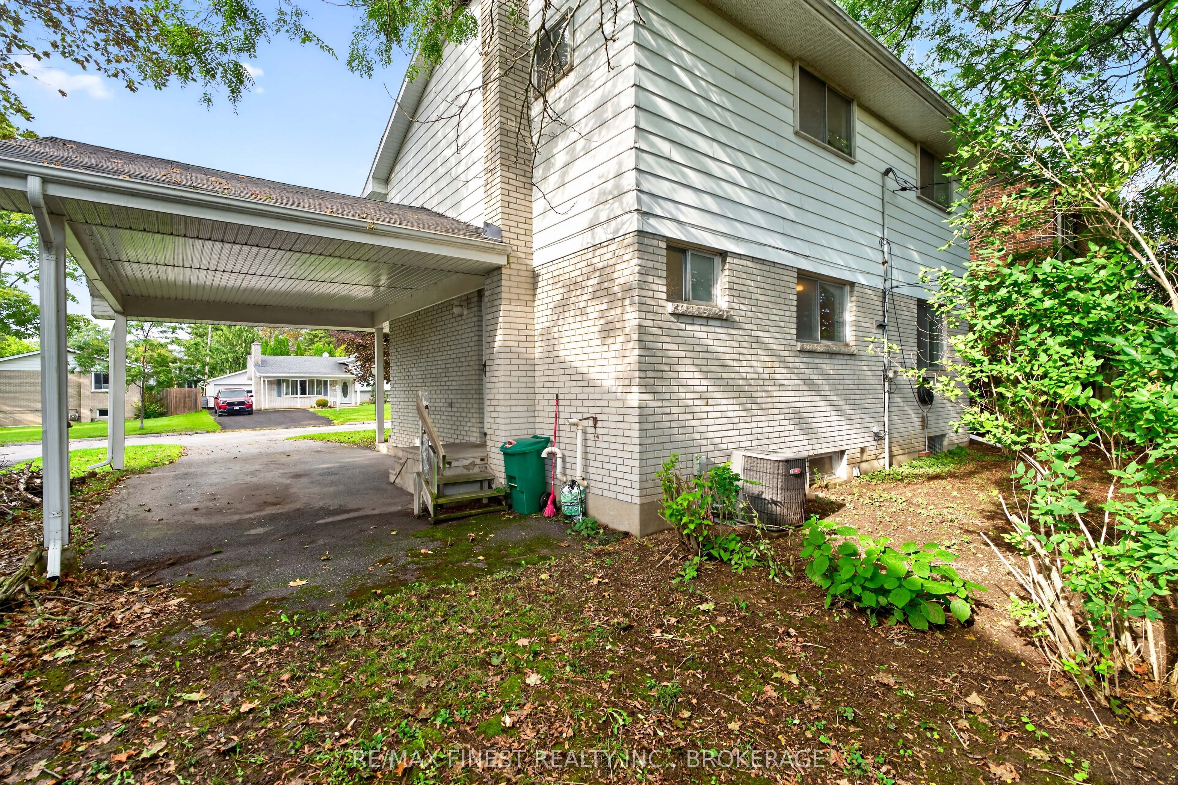 92 Cliff Crescent Property Photo 8