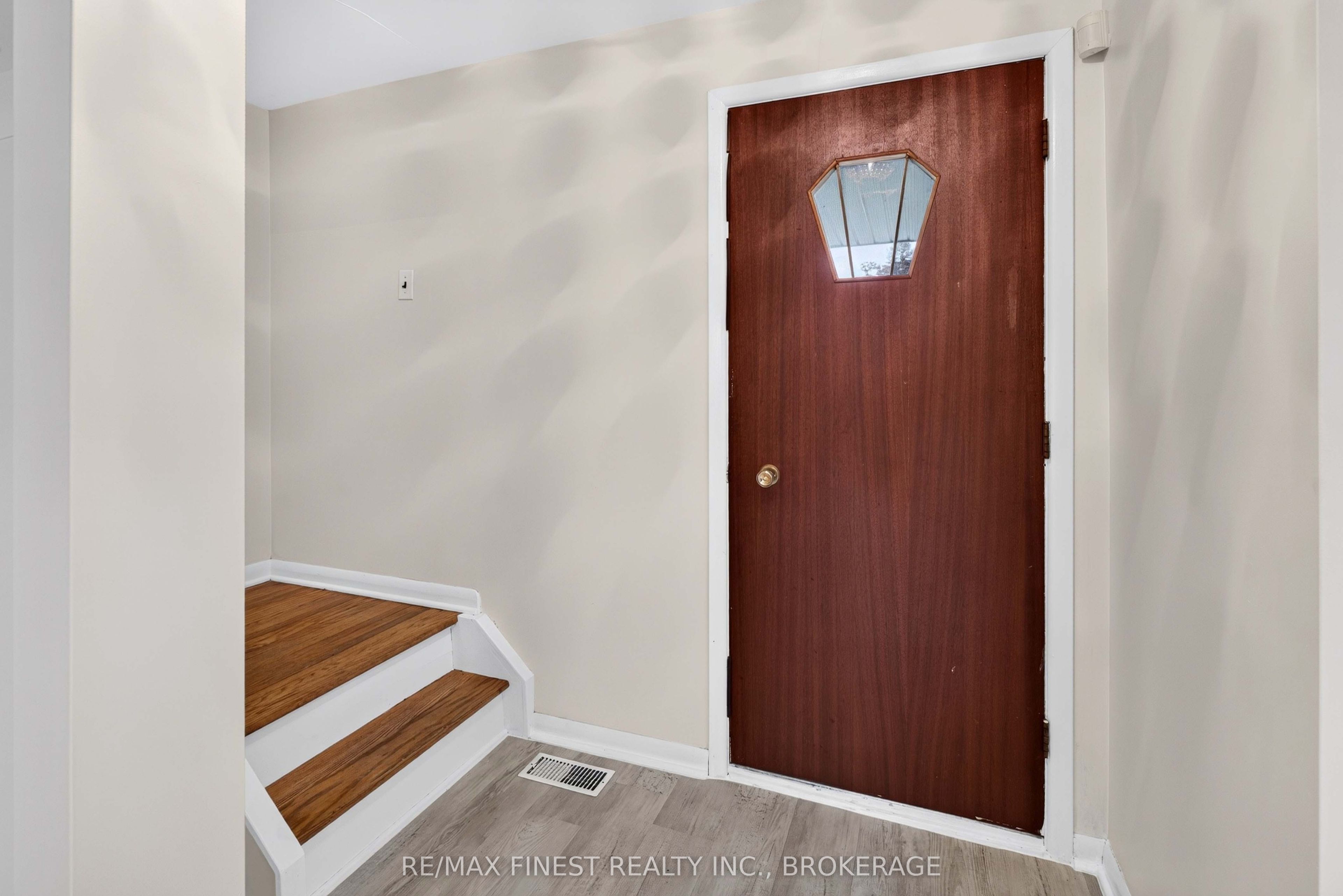 92 Cliff Crescent Property Photo 16