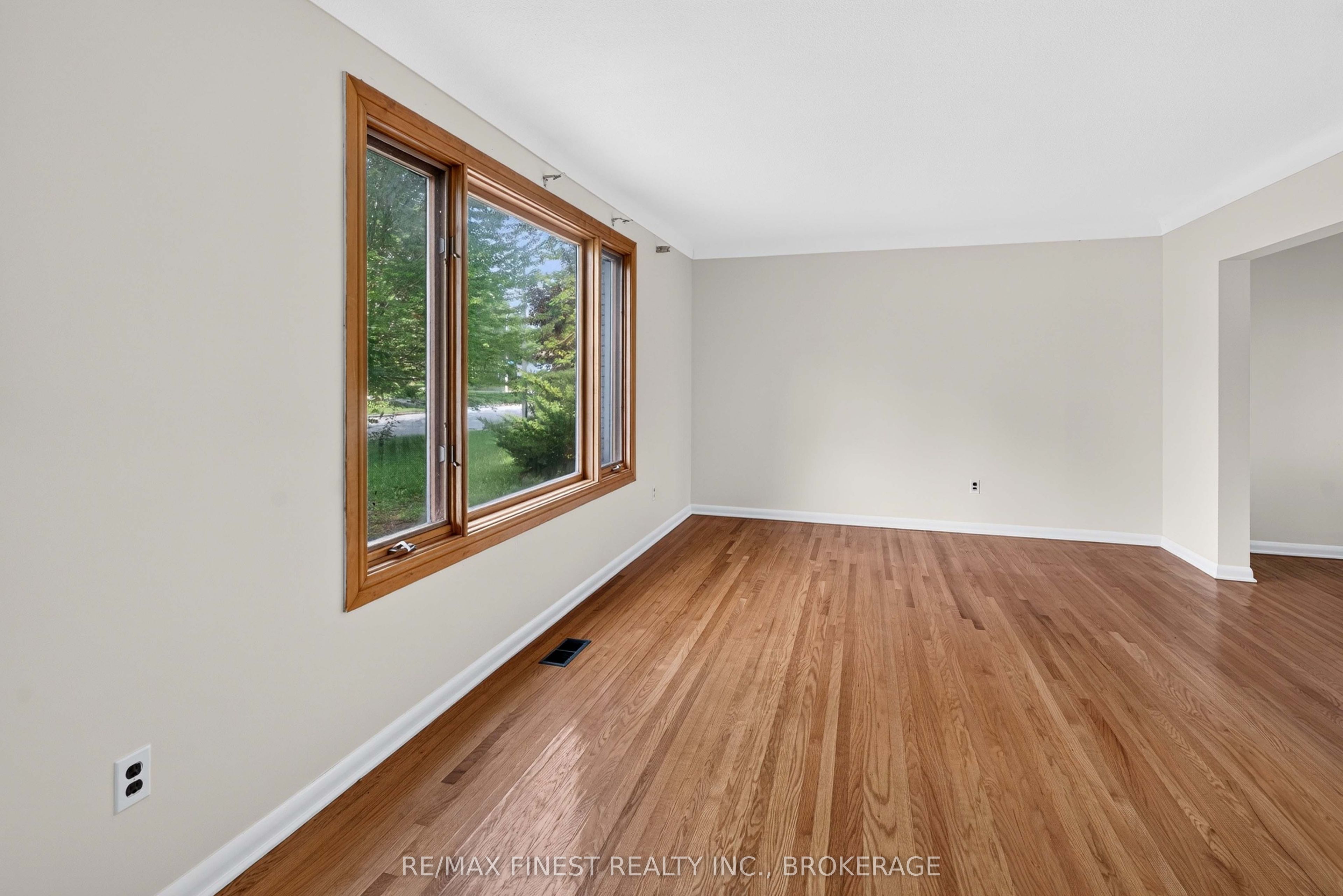 92 Cliff Crescent Property Photo 17