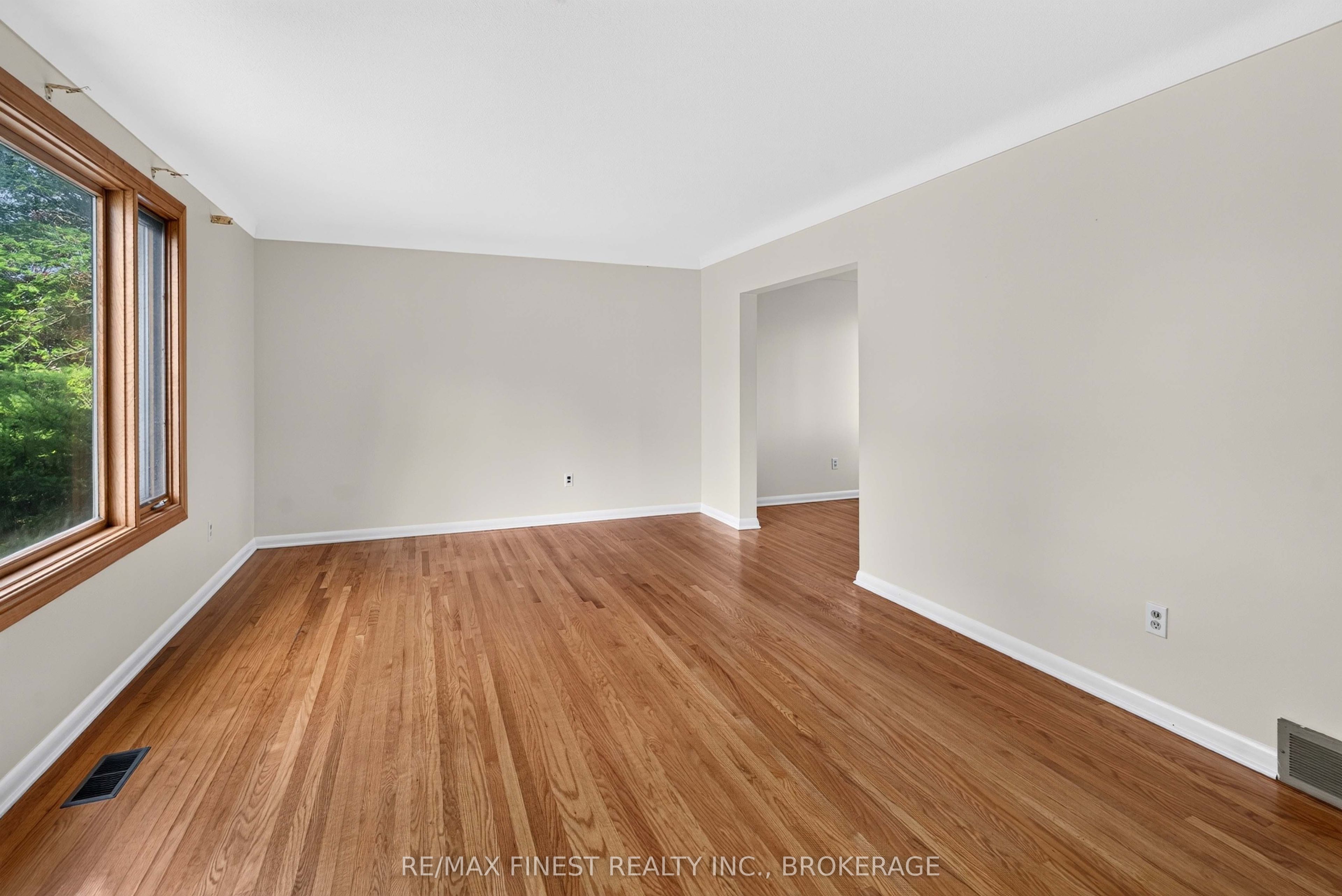92 Cliff Crescent Property Photo 18