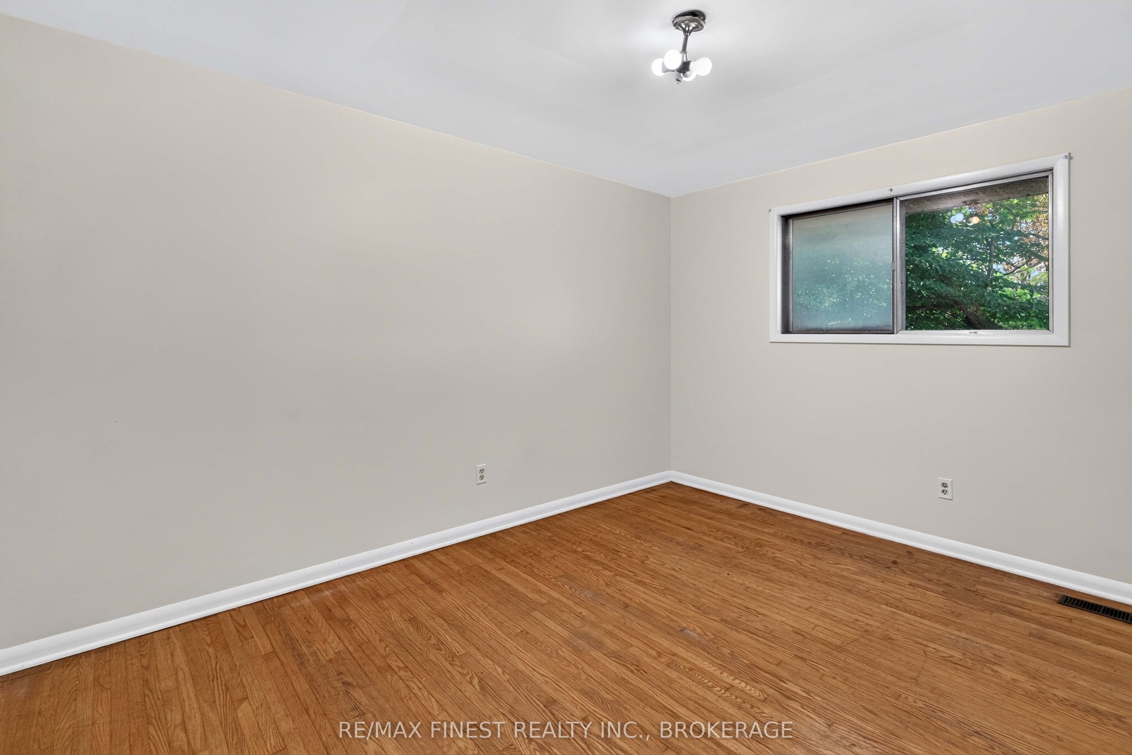 92 Cliff Crescent Property Photo 28