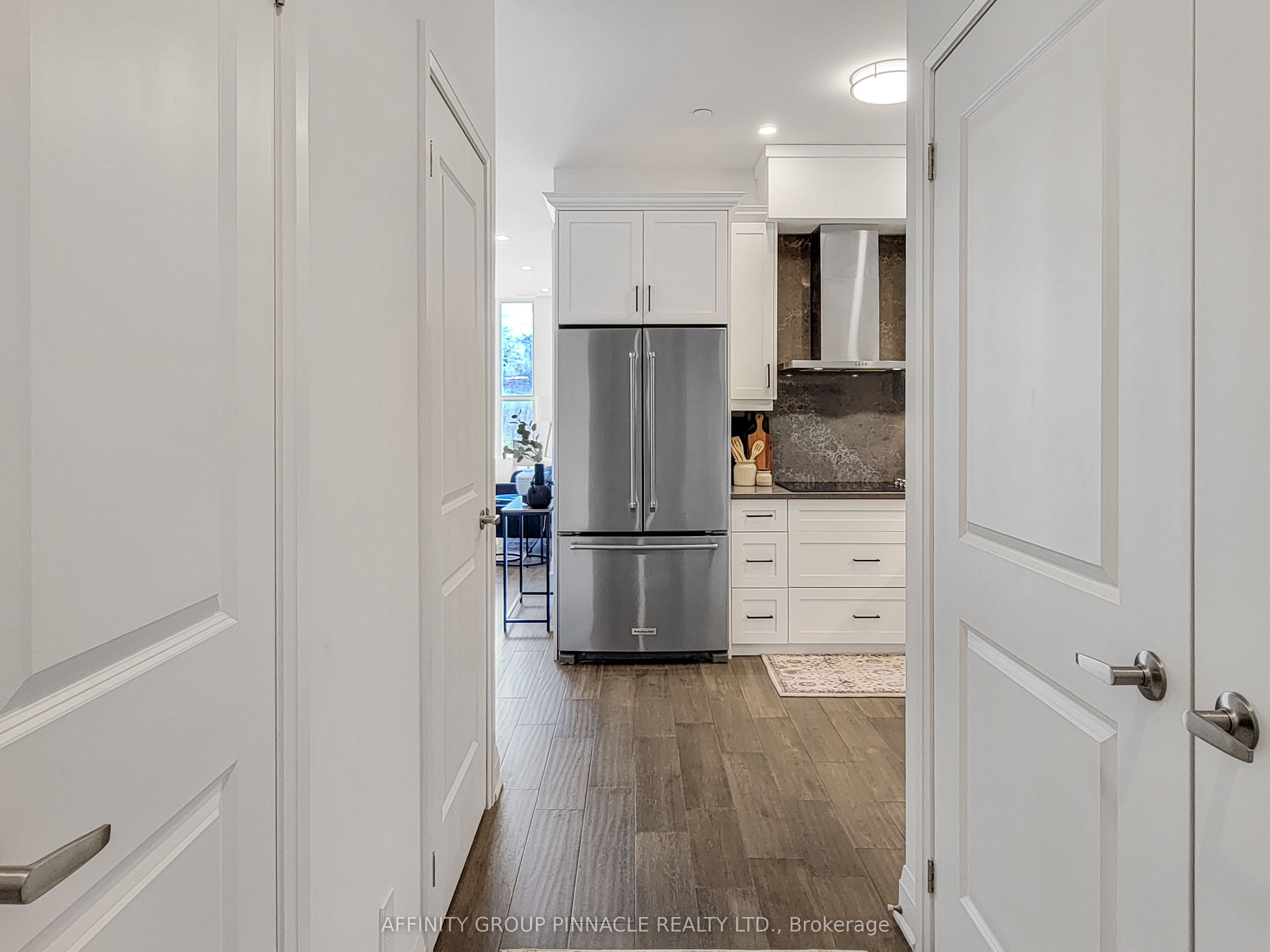 99 Louisa Street 201 Property Photo 3