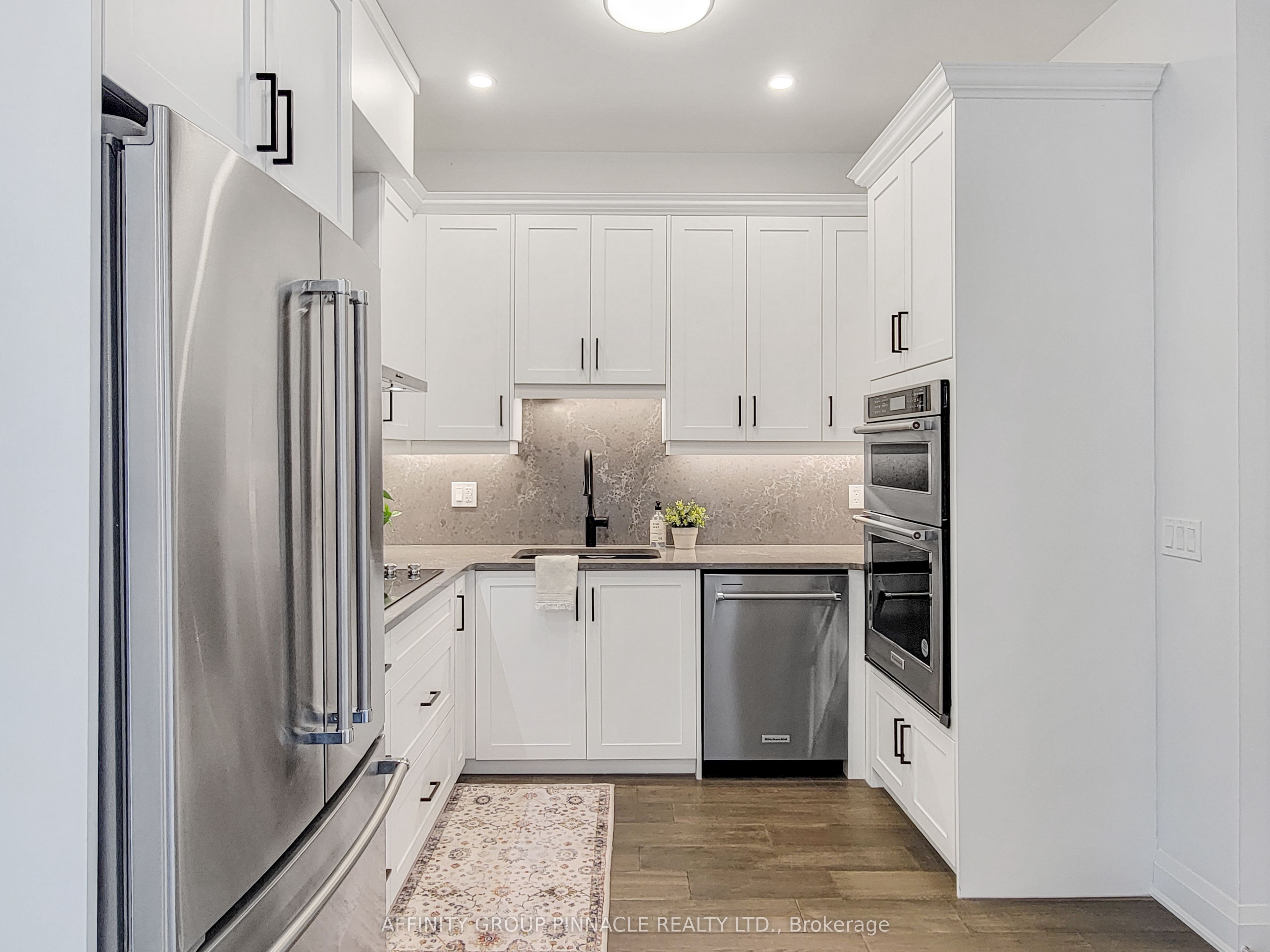 99 Louisa Street 201 Property Photo 6