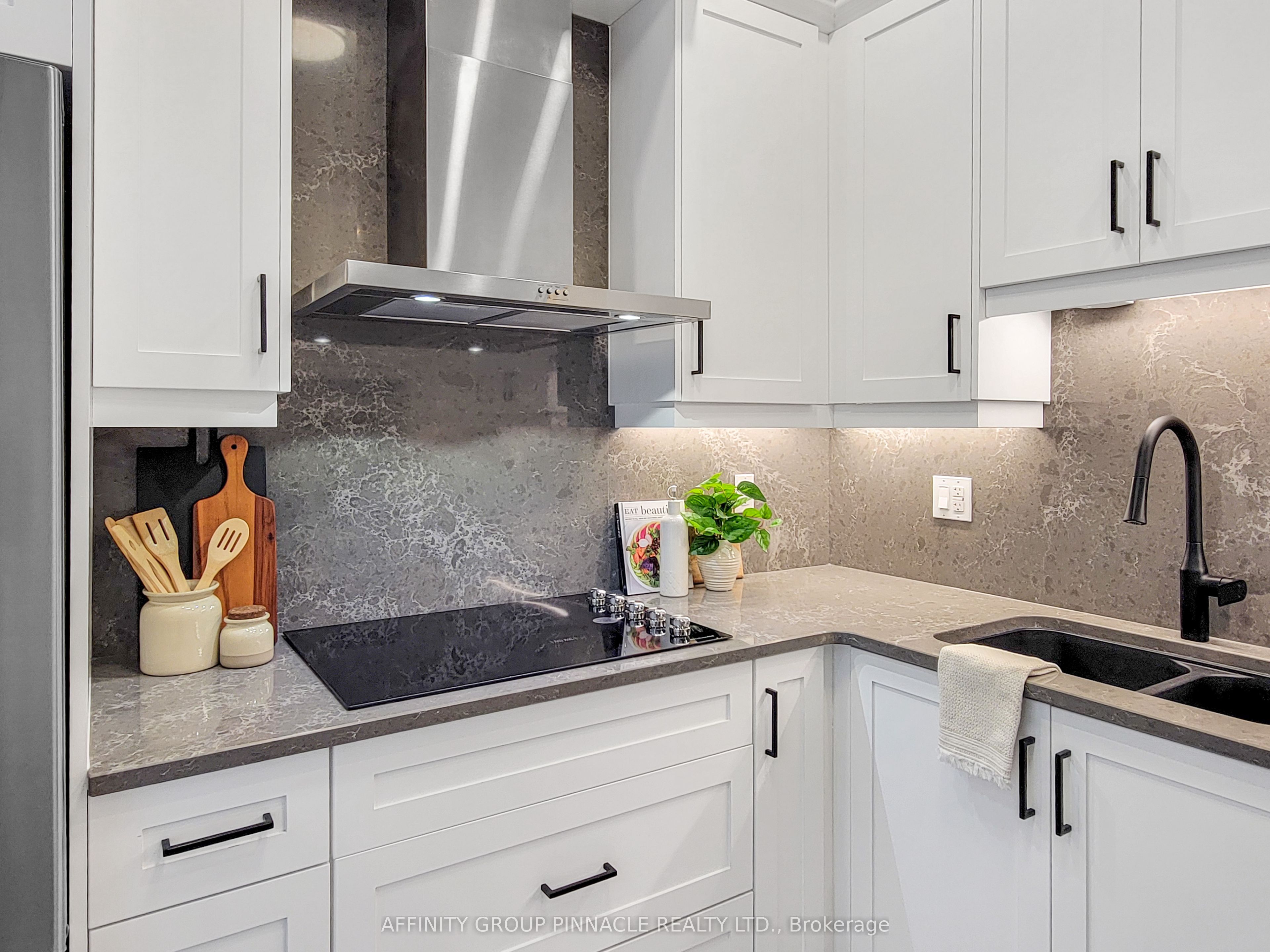 99 Louisa Street 201 Property Photo 7