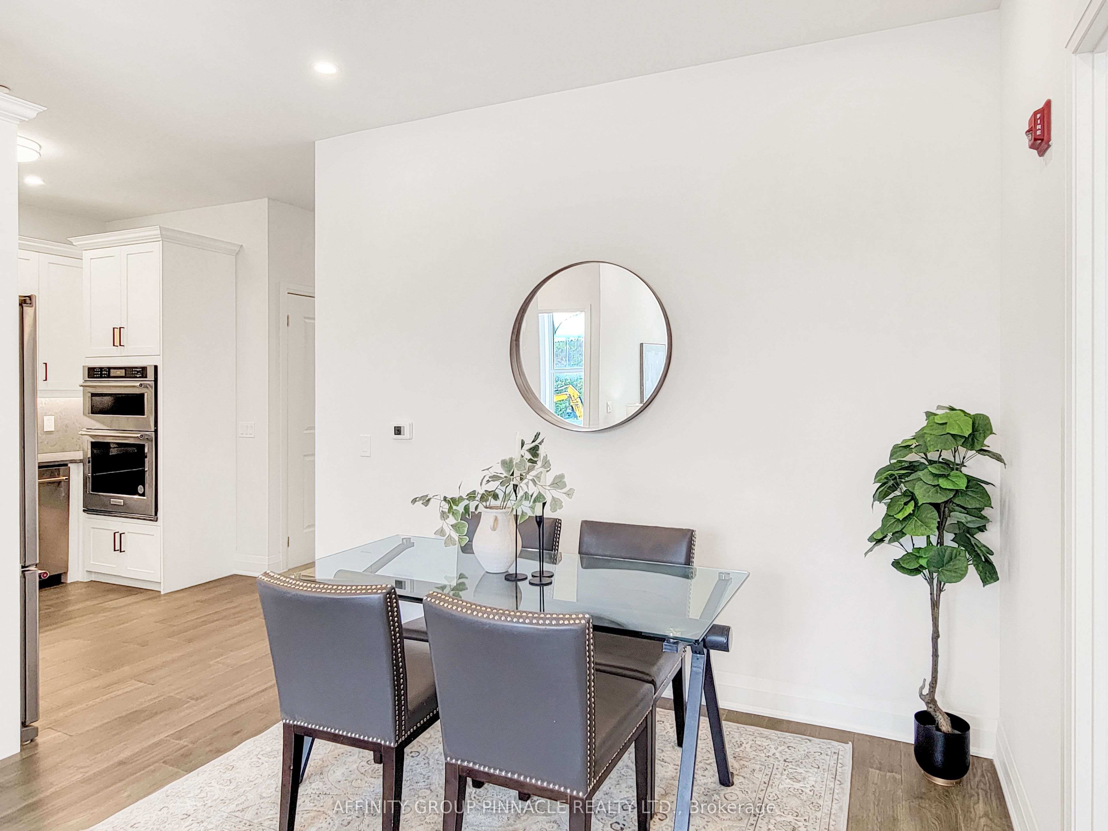 99 Louisa Street 201 Property Photo 8