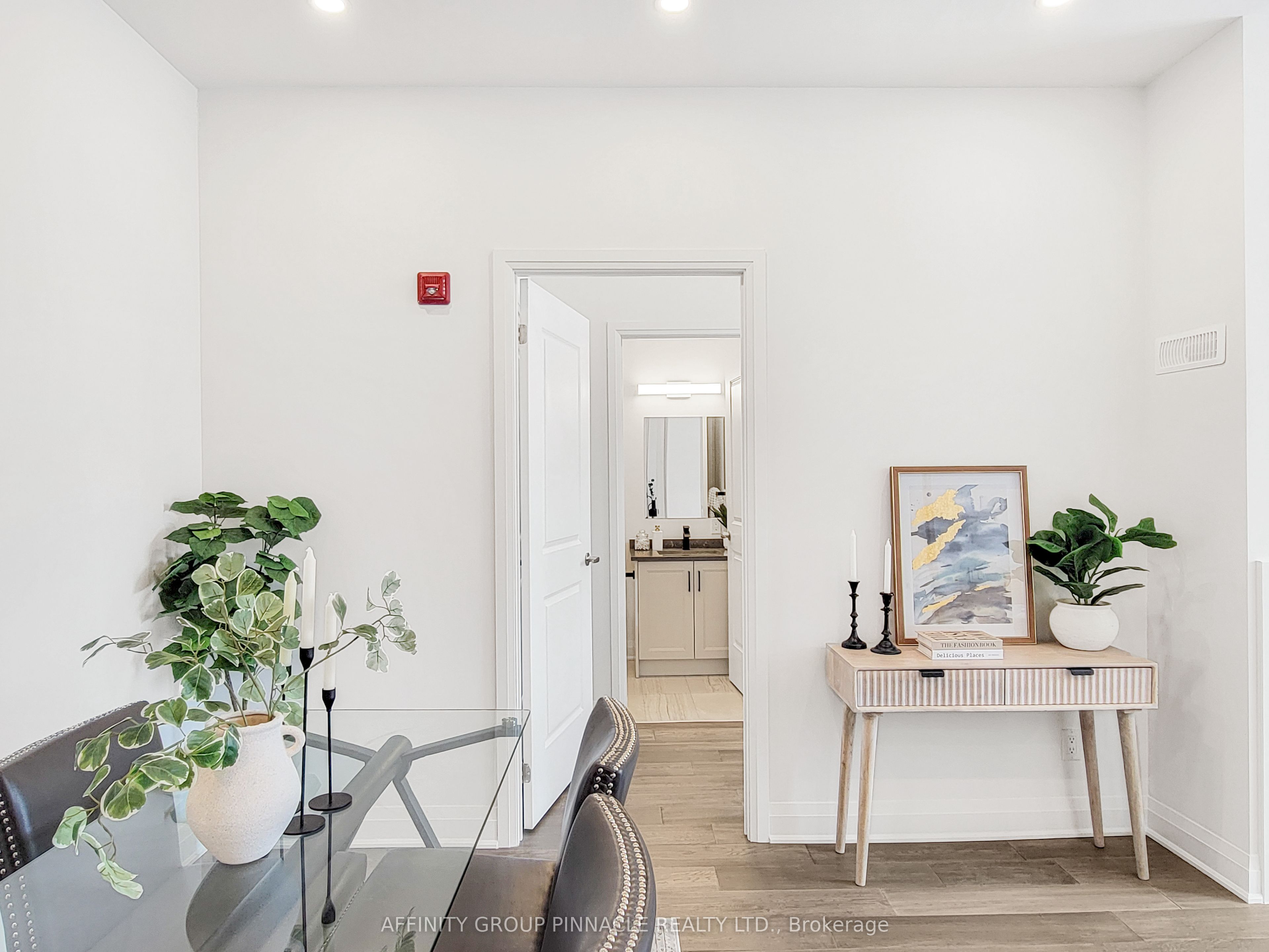 99 Louisa Street 201 Property Photo 12