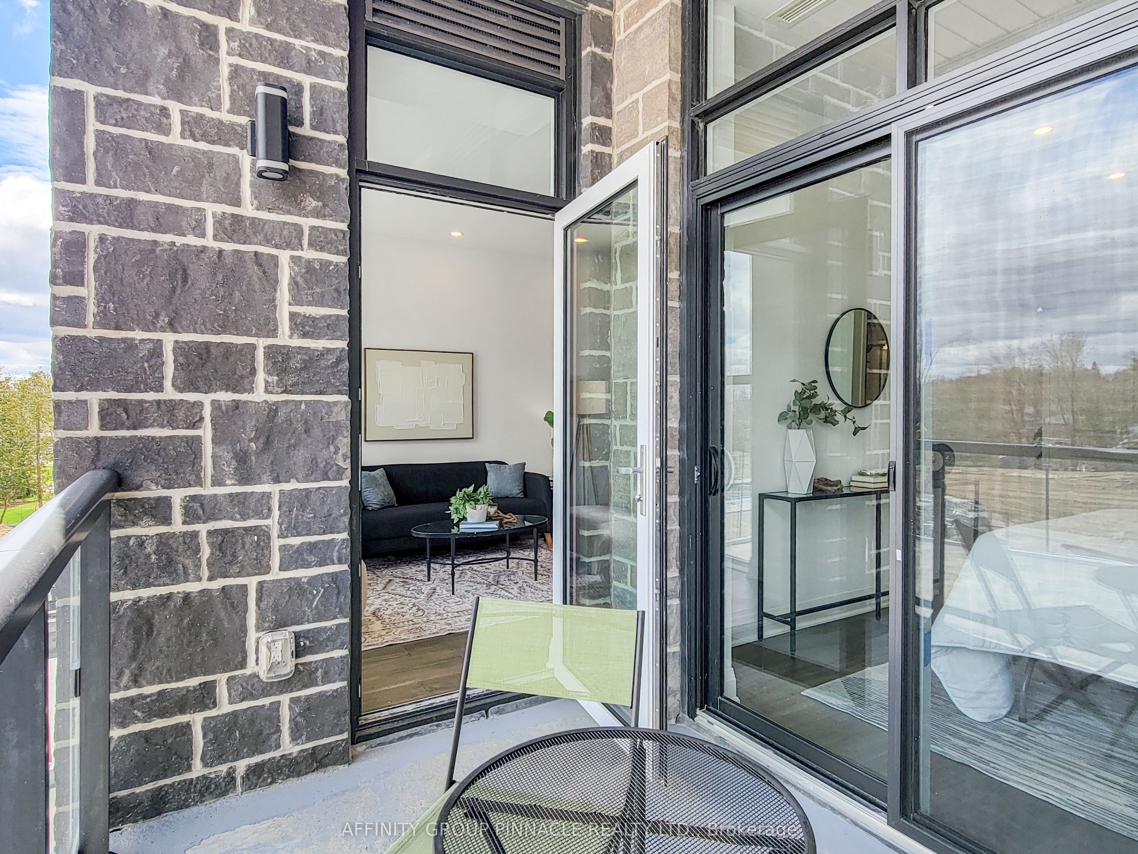 99 Louisa Street 201 Property Photo 25