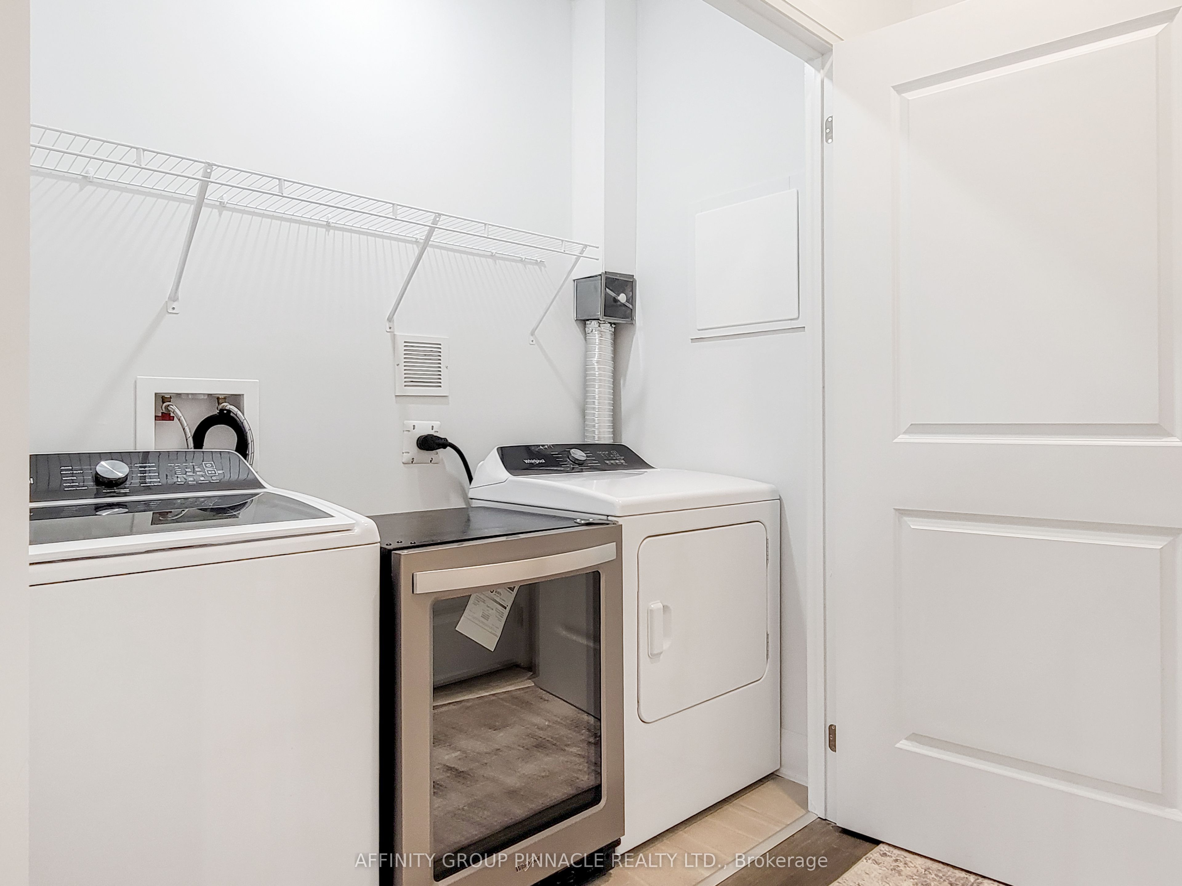 99 Louisa Street 201 Property Photo 29