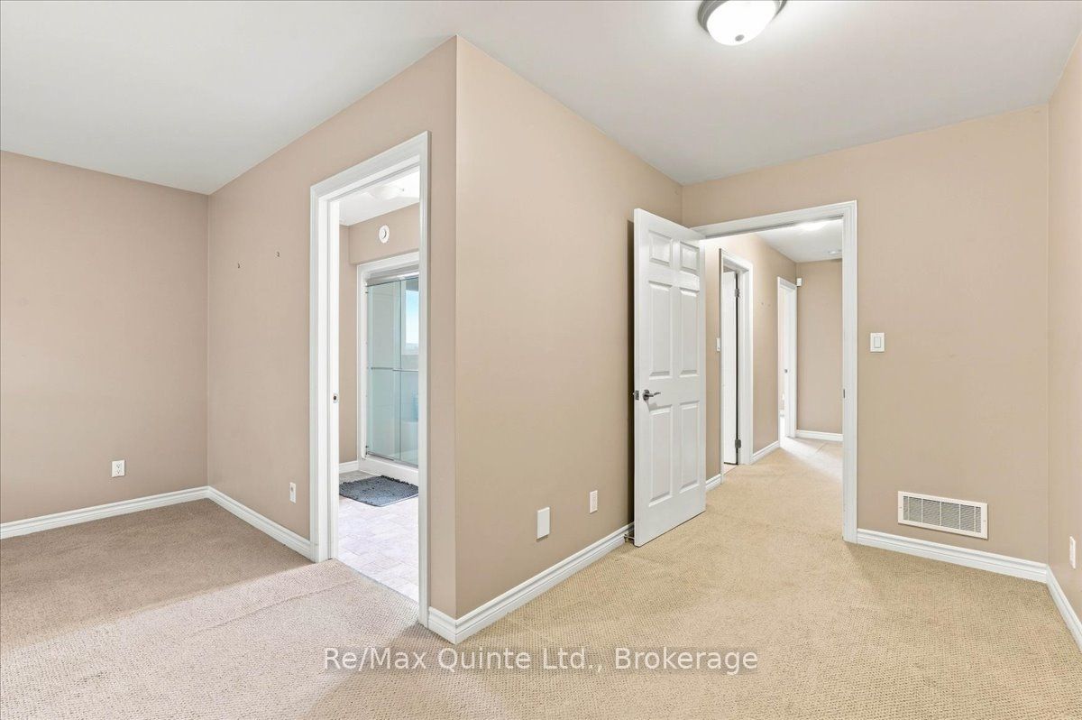 X13742946 Property Photo 11