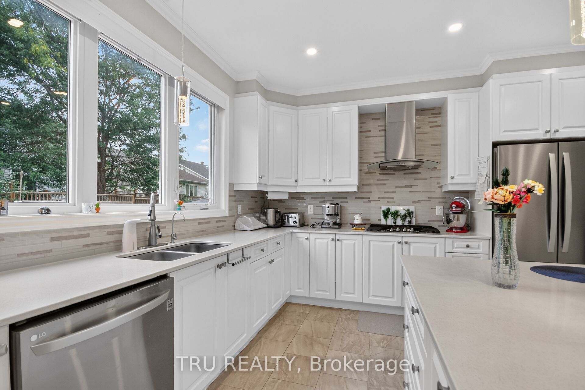 641 Parade Drive Property Photo 15