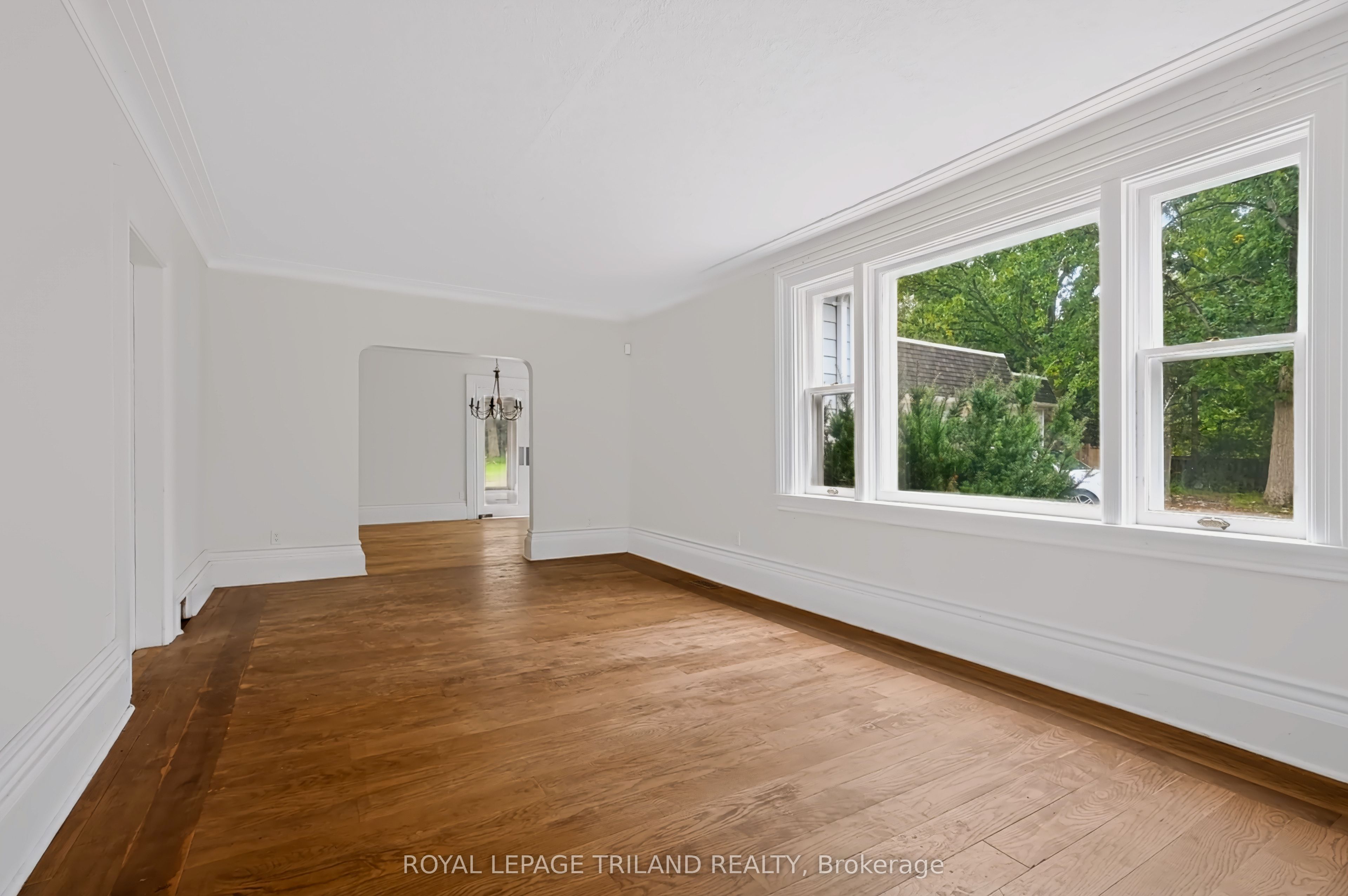 467 Commissioners Road E Property Photo 10