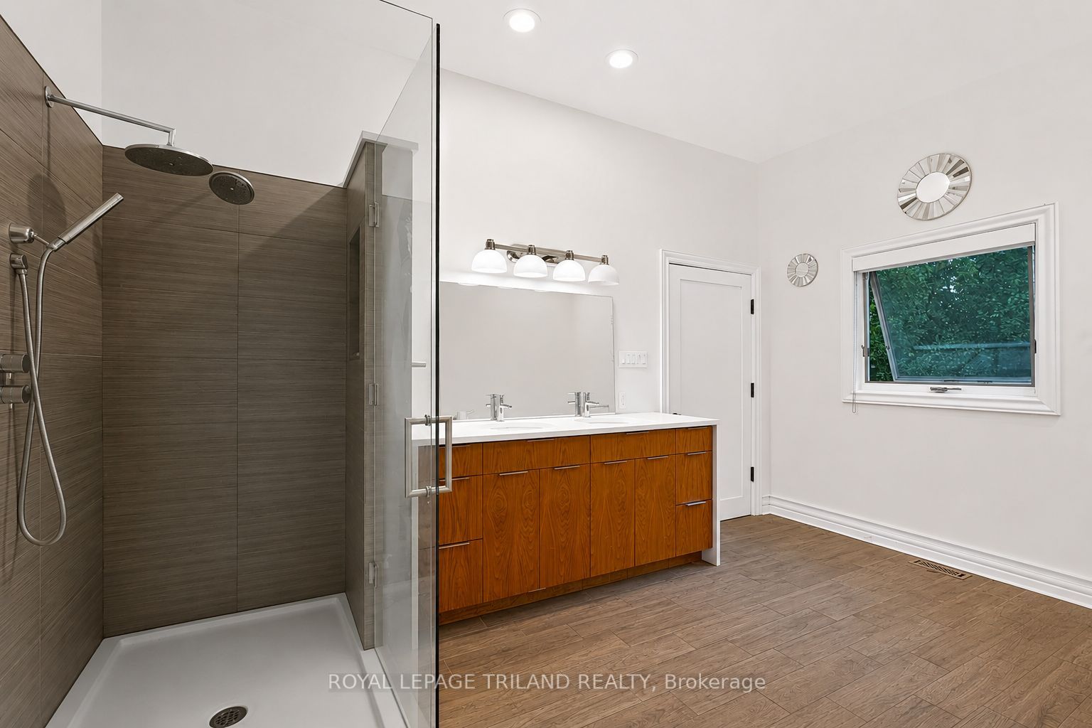 467 Commissioners Road E Property Photo 21