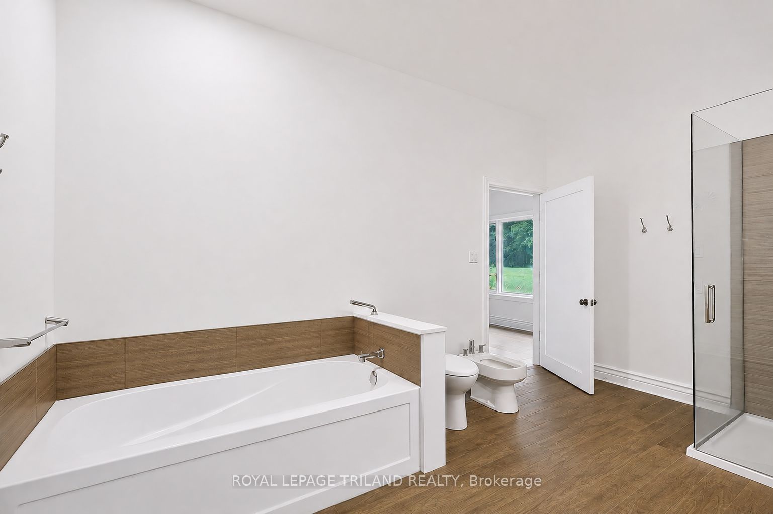 467 Commissioners Road E Property Photo 22