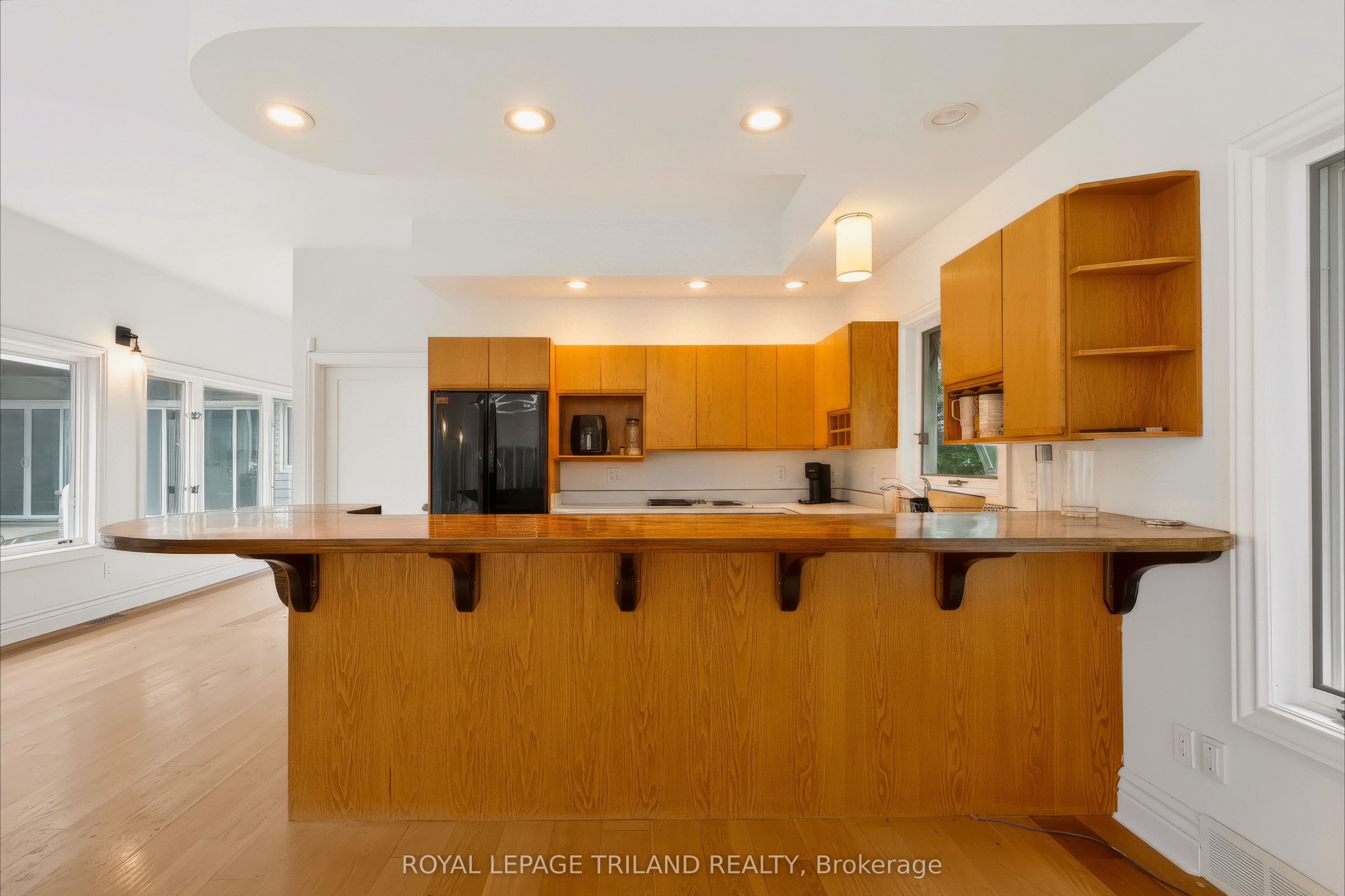467 Commissioners Road E Property Photo 26