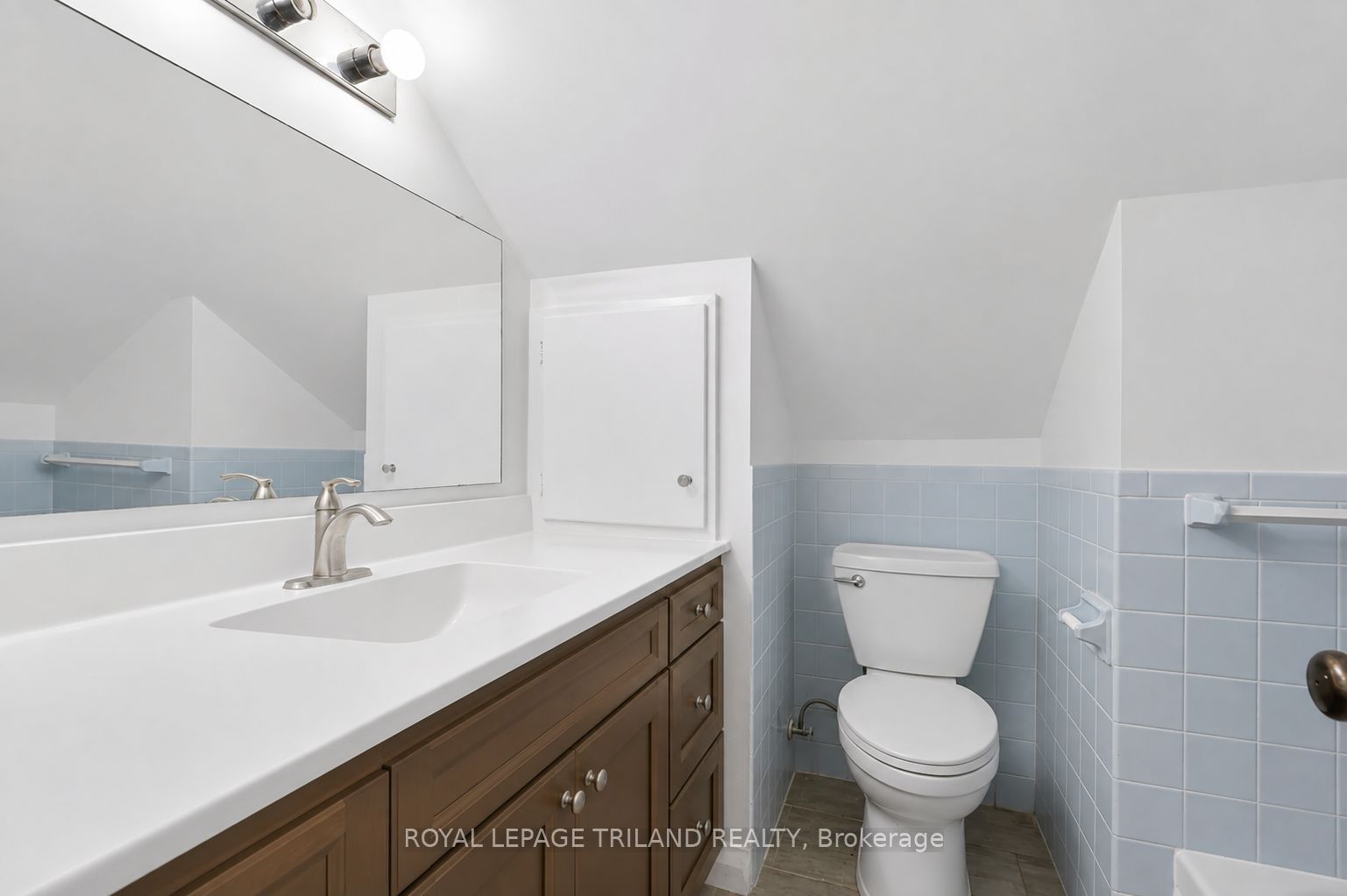 467 Commissioners Road E Property Photo 43