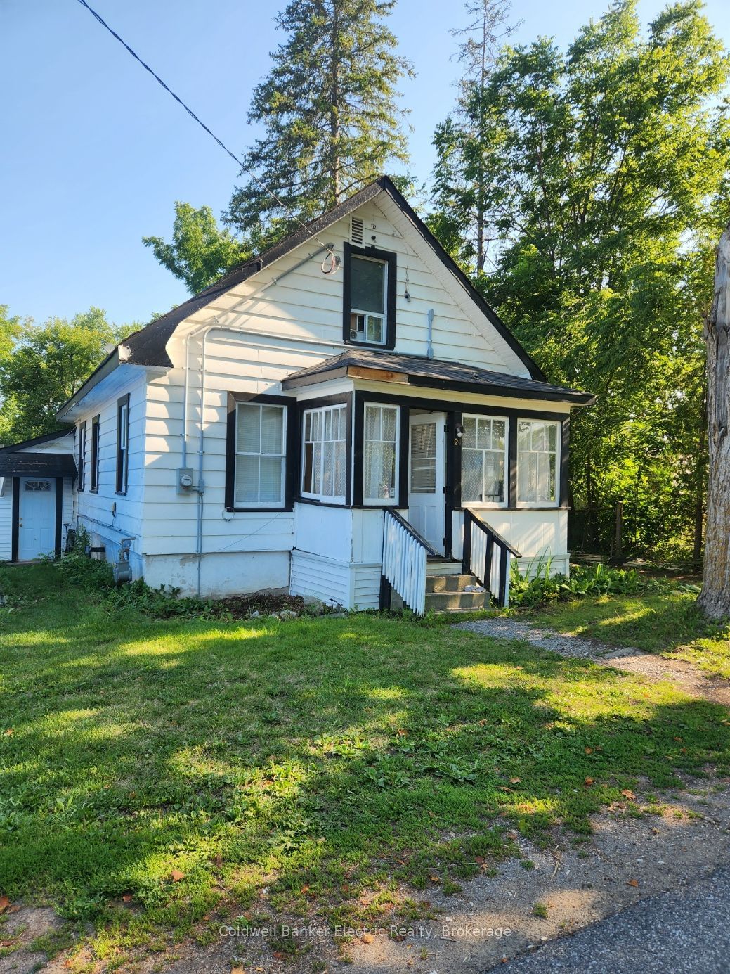 24 E Victoria Street E Property Photo 1