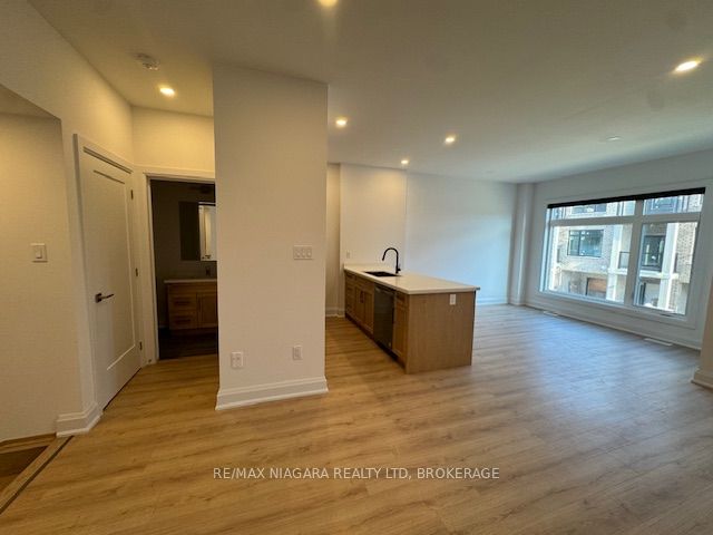 292 Vine Street 31 Property Photo 3