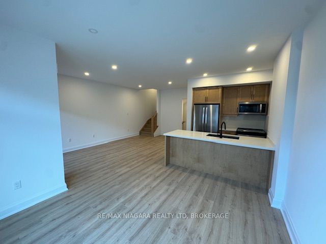 292 Vine Street 31 Property Photo 4
