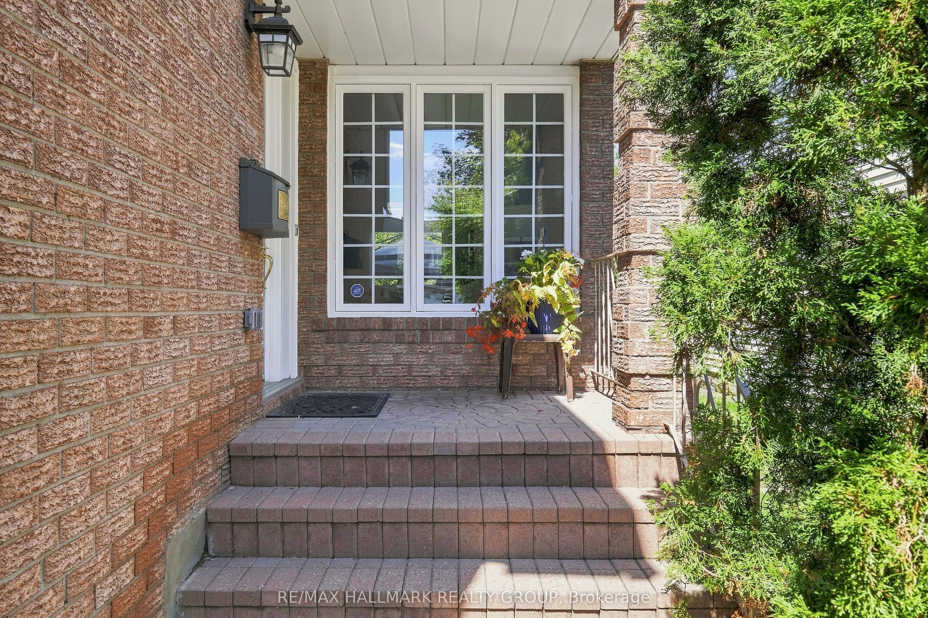 609 Tourelle Drive Property Photo 2