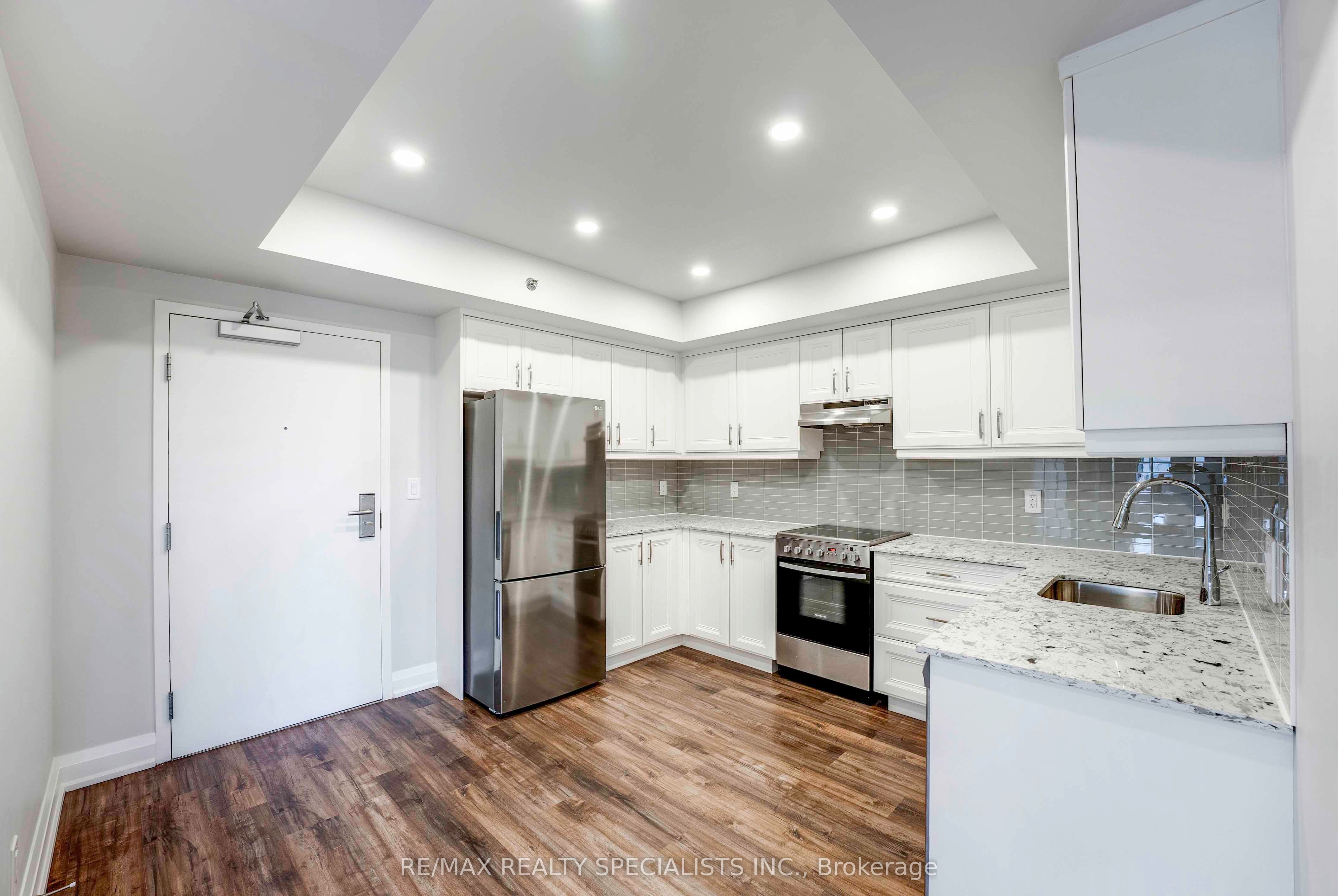 5698 Main Street 705 Property Photo 4
