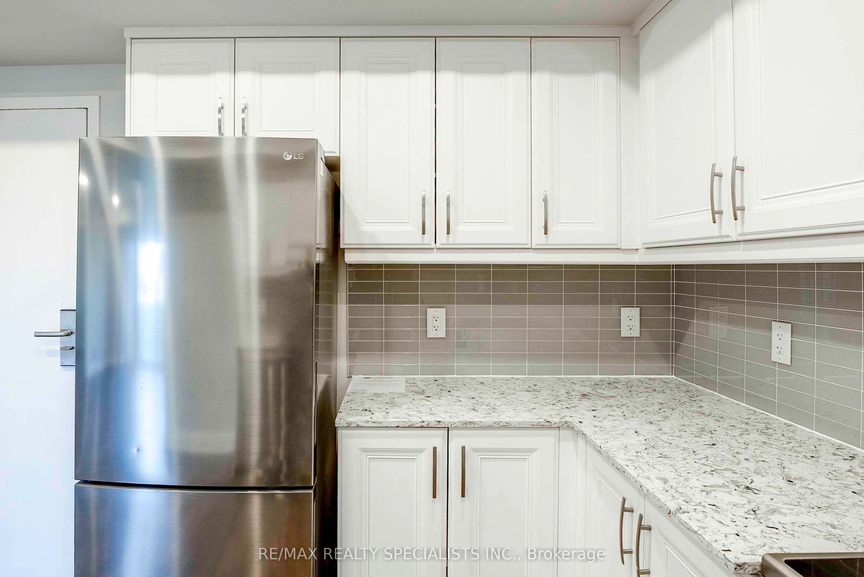 5698 Main Street 705 Property Photo 7