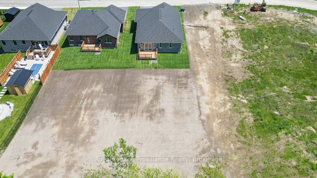 10 Dunmor Street Property Photo 42