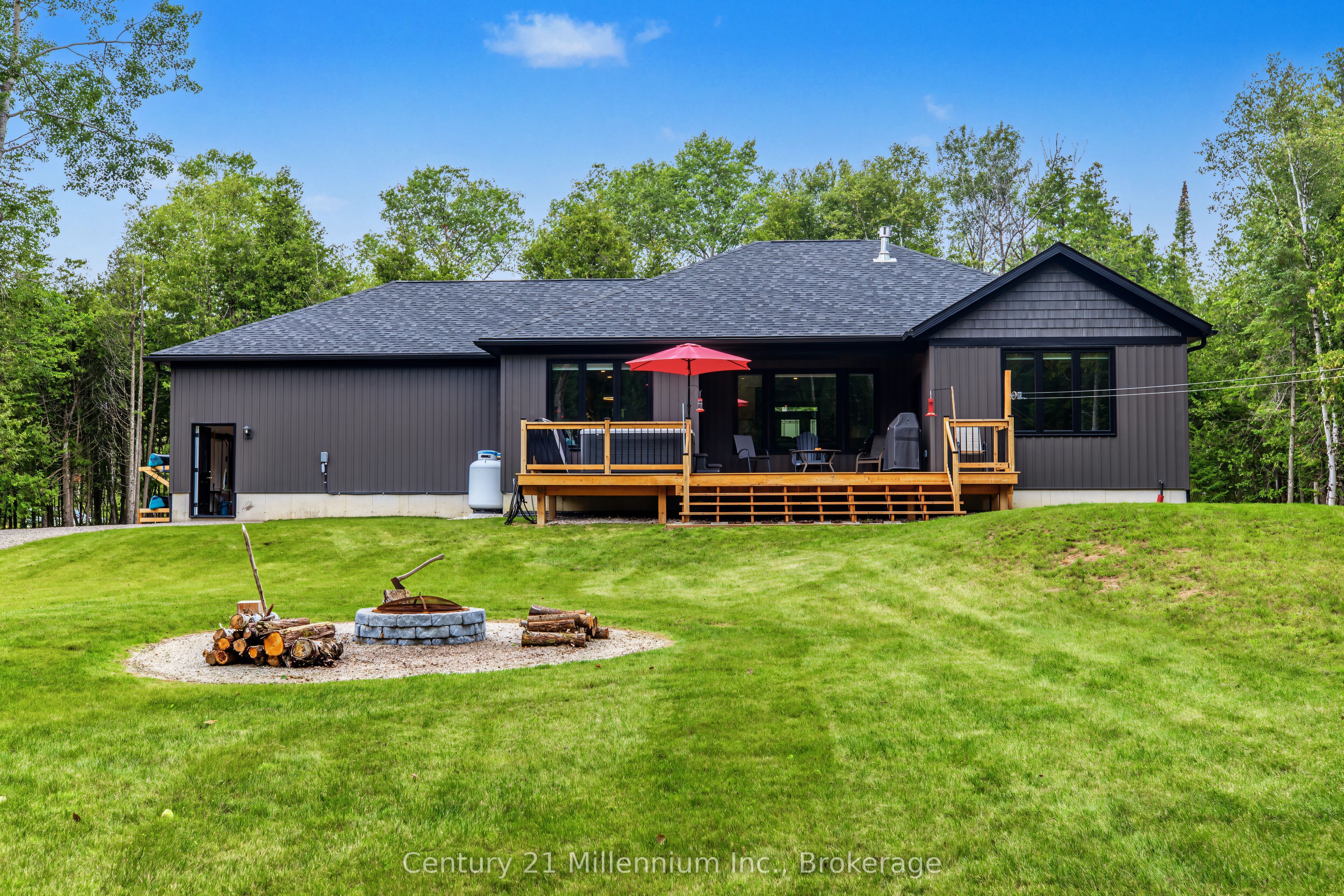 23 Trillium Crossing Property Photo 6