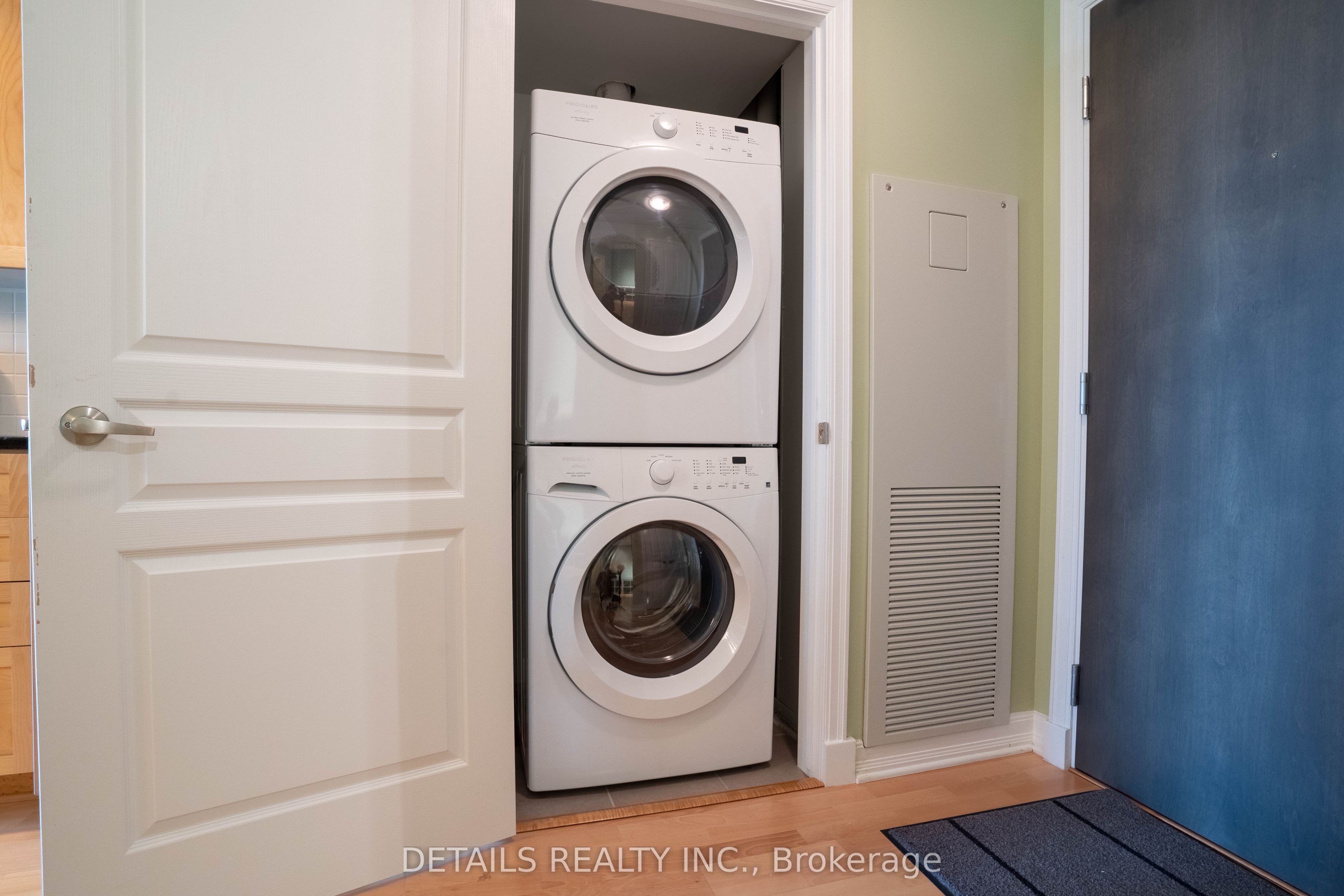 238 Besserer Street 607 Property Photo 19